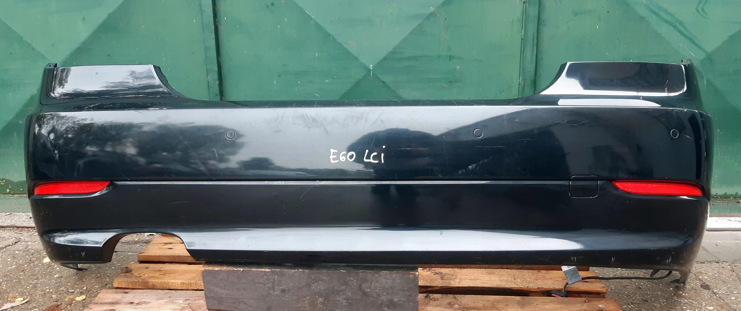 BMW E60 LCI LIFT Stoßstange heck unter PDC schwarzer