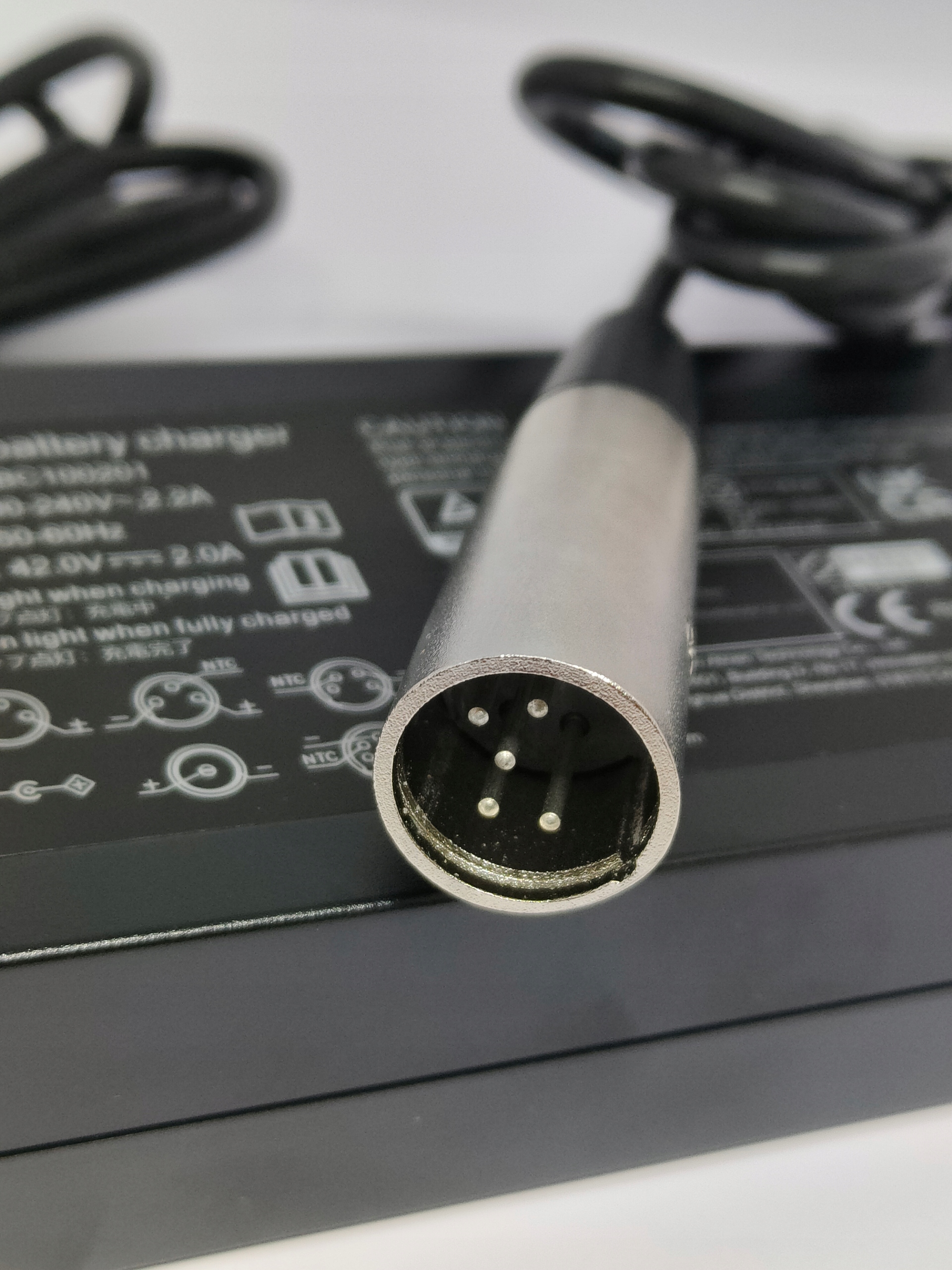 Ładowarka 2A 36V/42V Rower GIANT Explorer 5 PIN Kompatybilne z silnikiem Giant