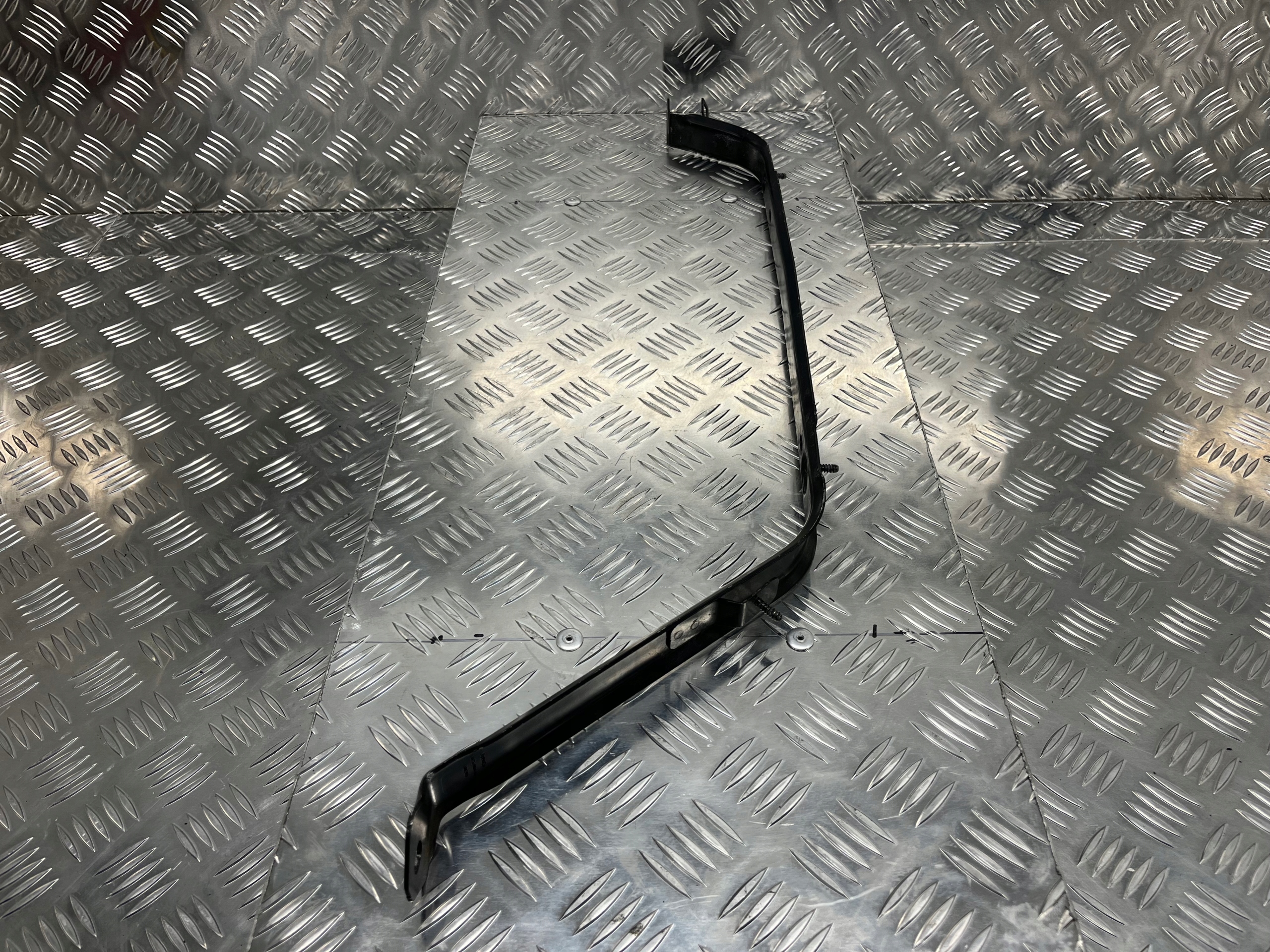 Halter tank FORD PUMA 2 2019 L1T1-9054-AD