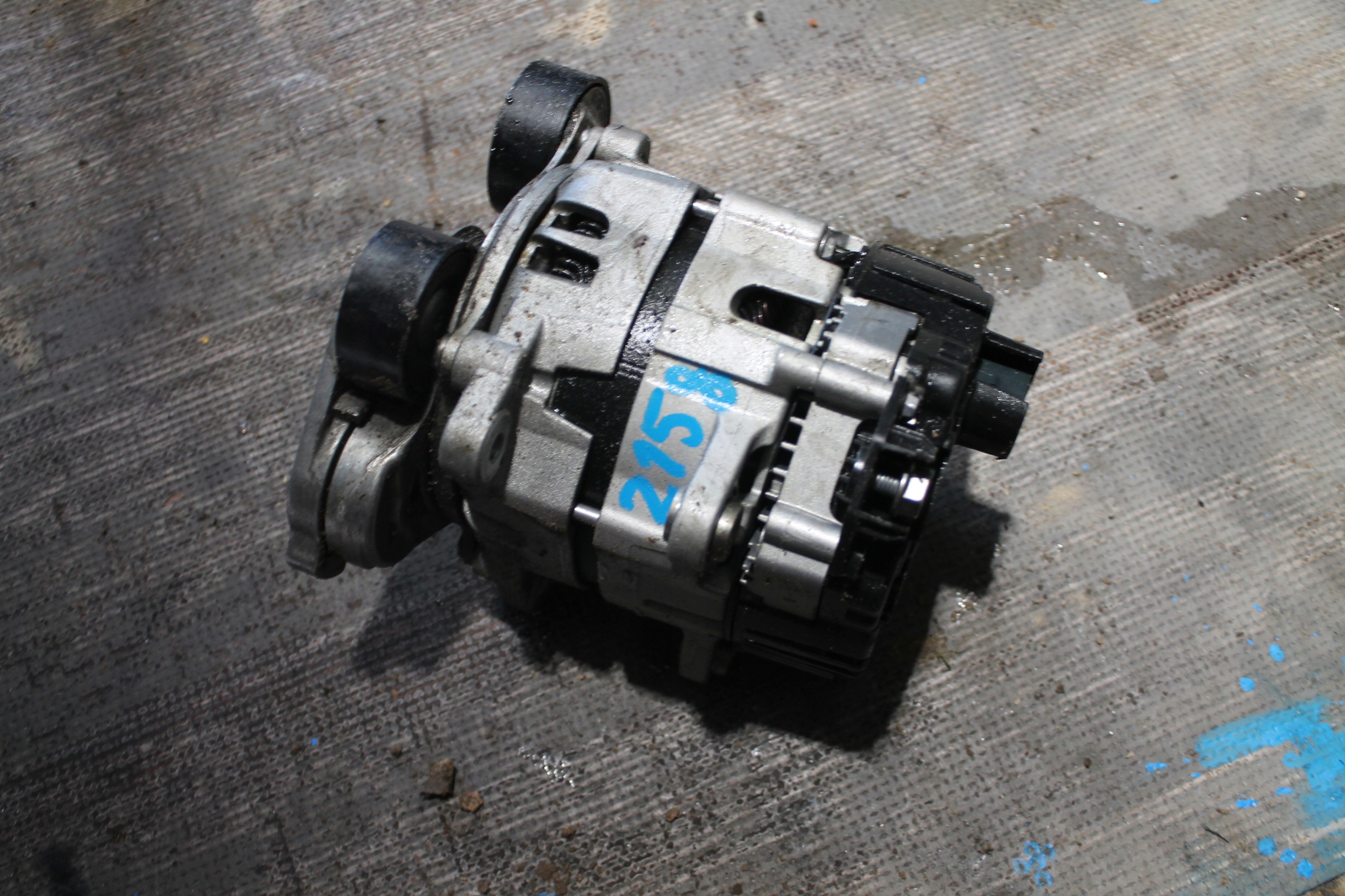 2158. alternator AUDI 04L903018A