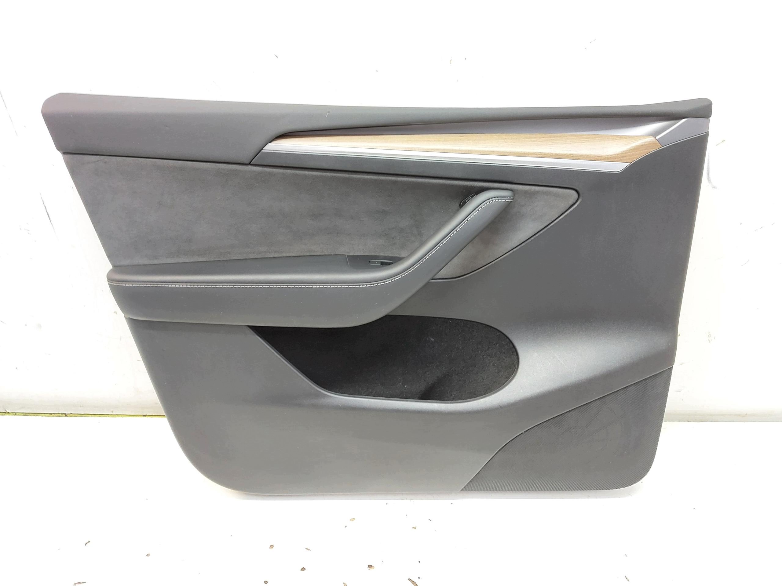 TESLA MODEL Y 2024r, upholstery side door left front