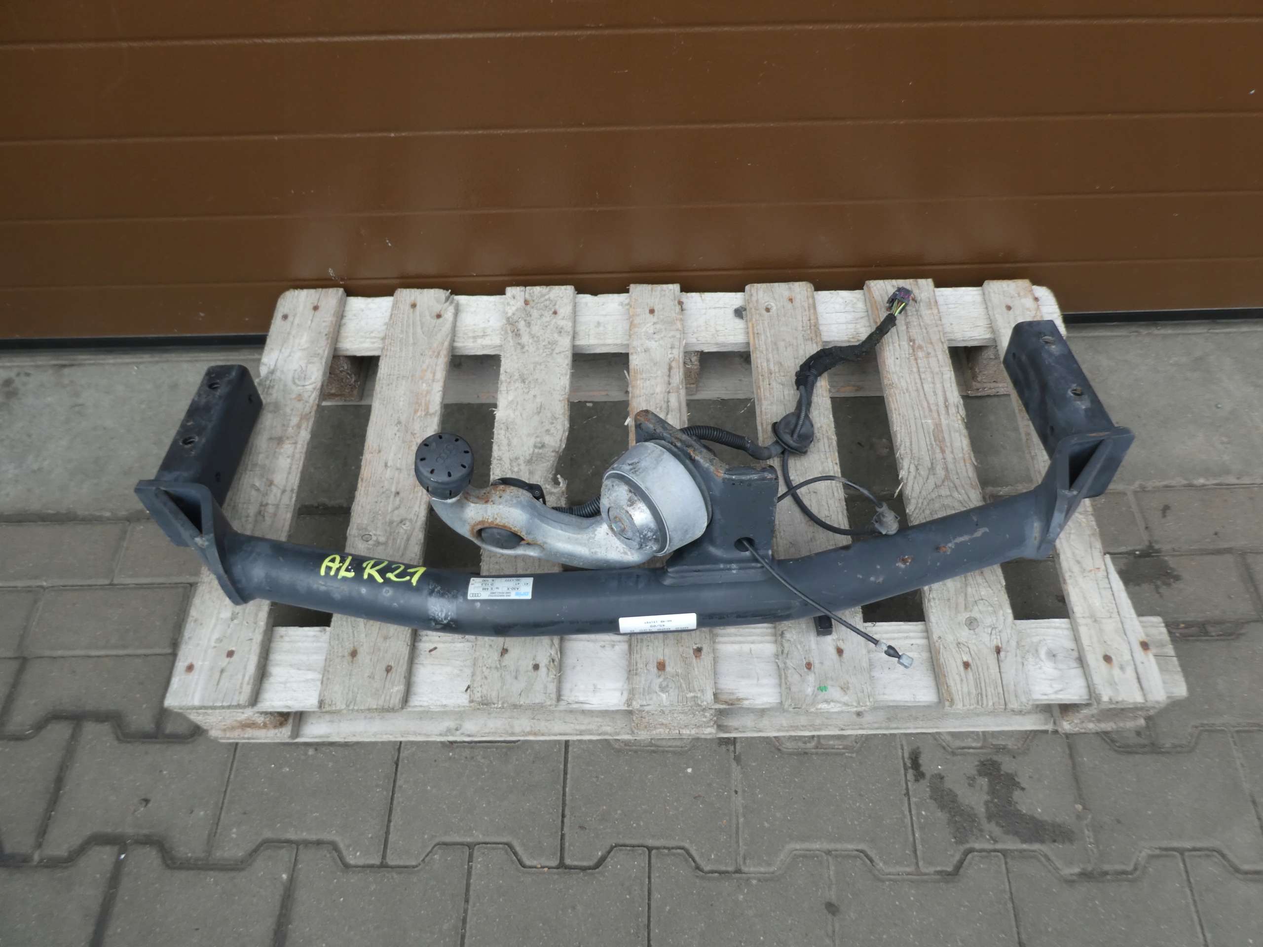 tow AUDI Q5 8R 8R0800495B