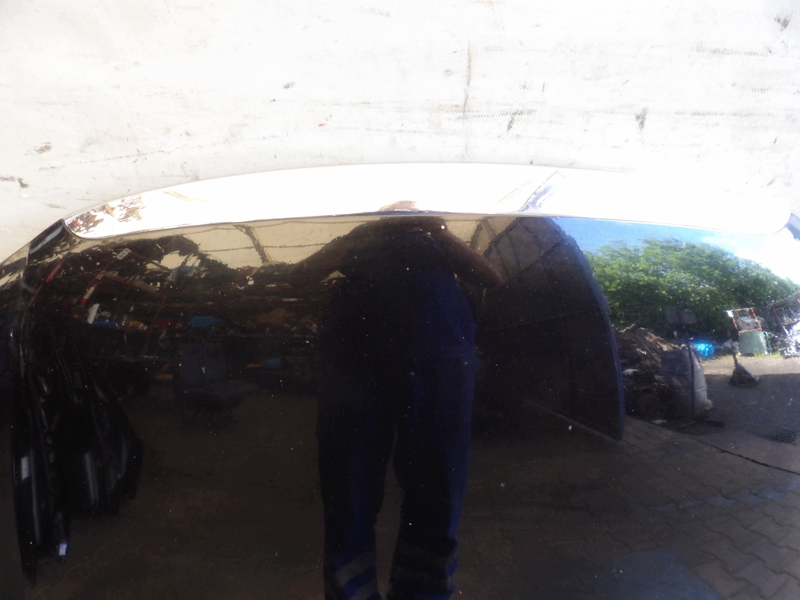 Kia Cerato and 1,6 bonnet front EB