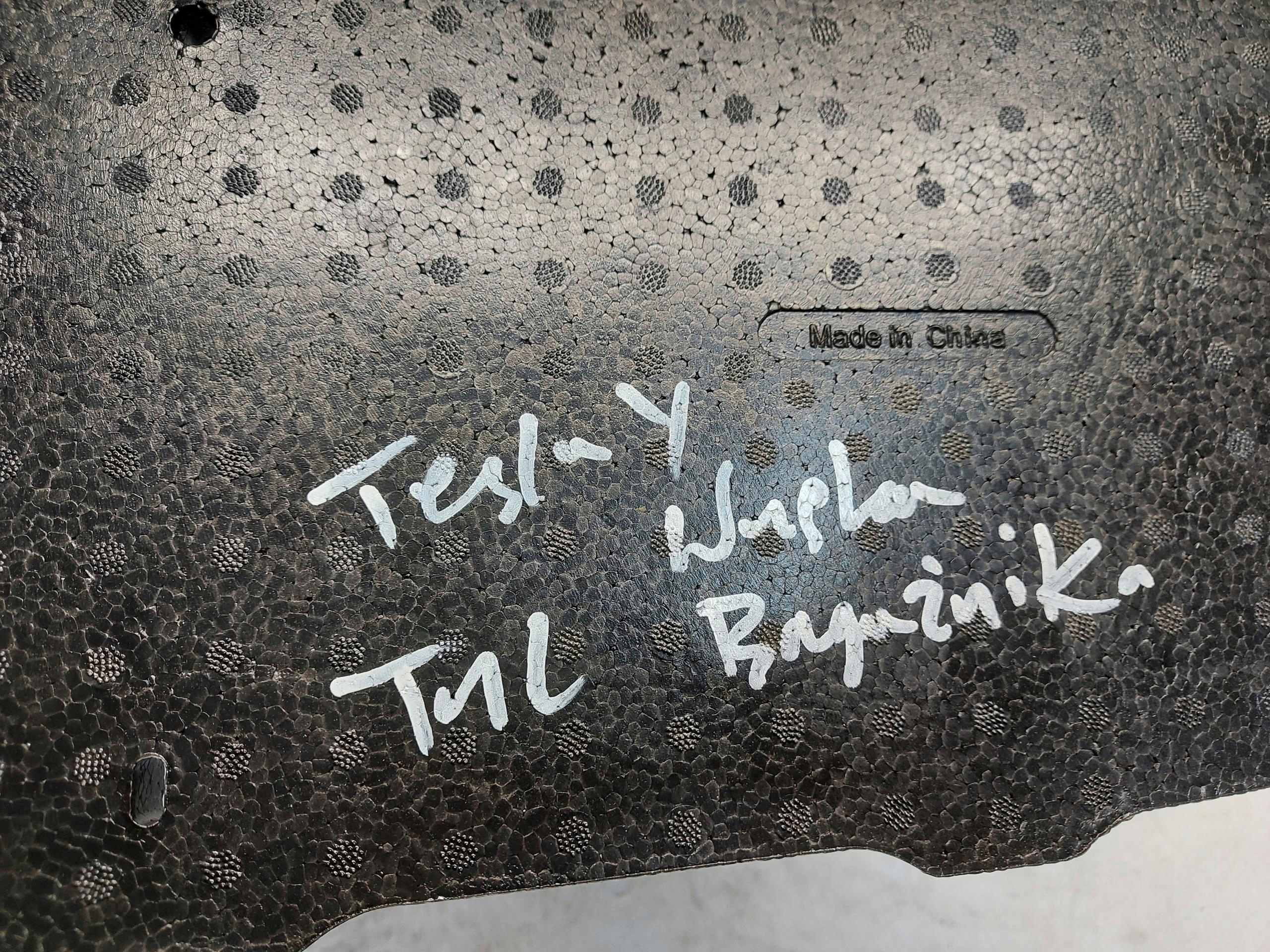TESLA MODEL Y 2023r polystirene wneki boot 1519409-00-B