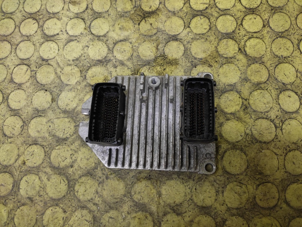 OPEL ZAFIRA A unité de commande électronique uce moteur 55351703