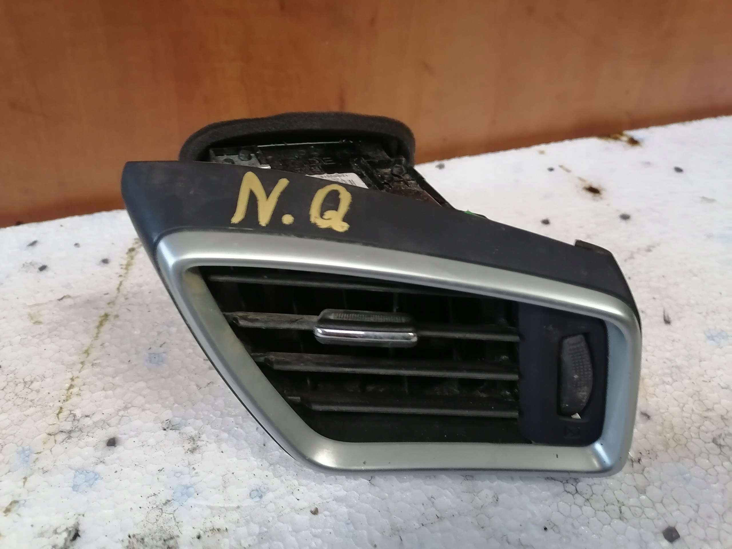 NISSAN QASHQAI J11 grid air conditioning devices right 68760HV00B
