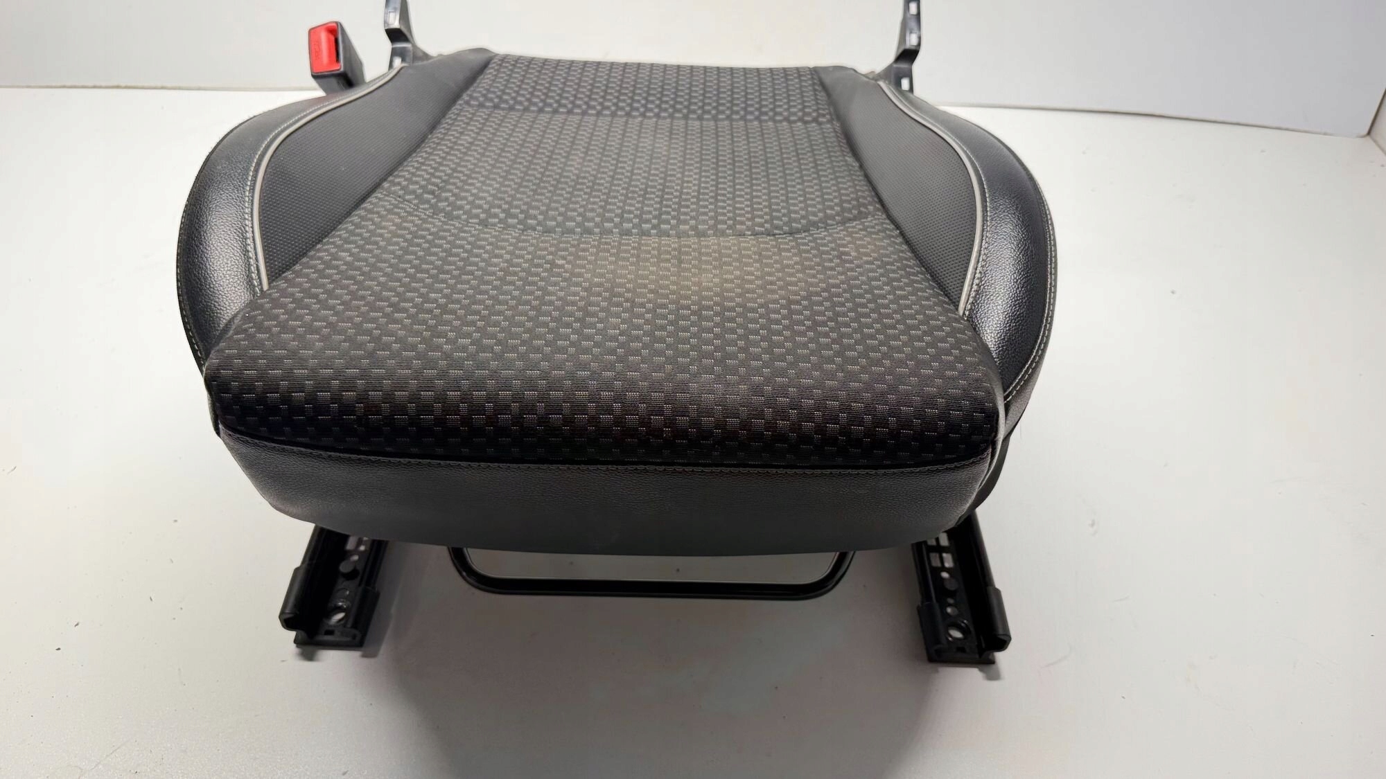 SIEDZISKO SITZ links KIA CEED III 2017- Leder-MATERIAL