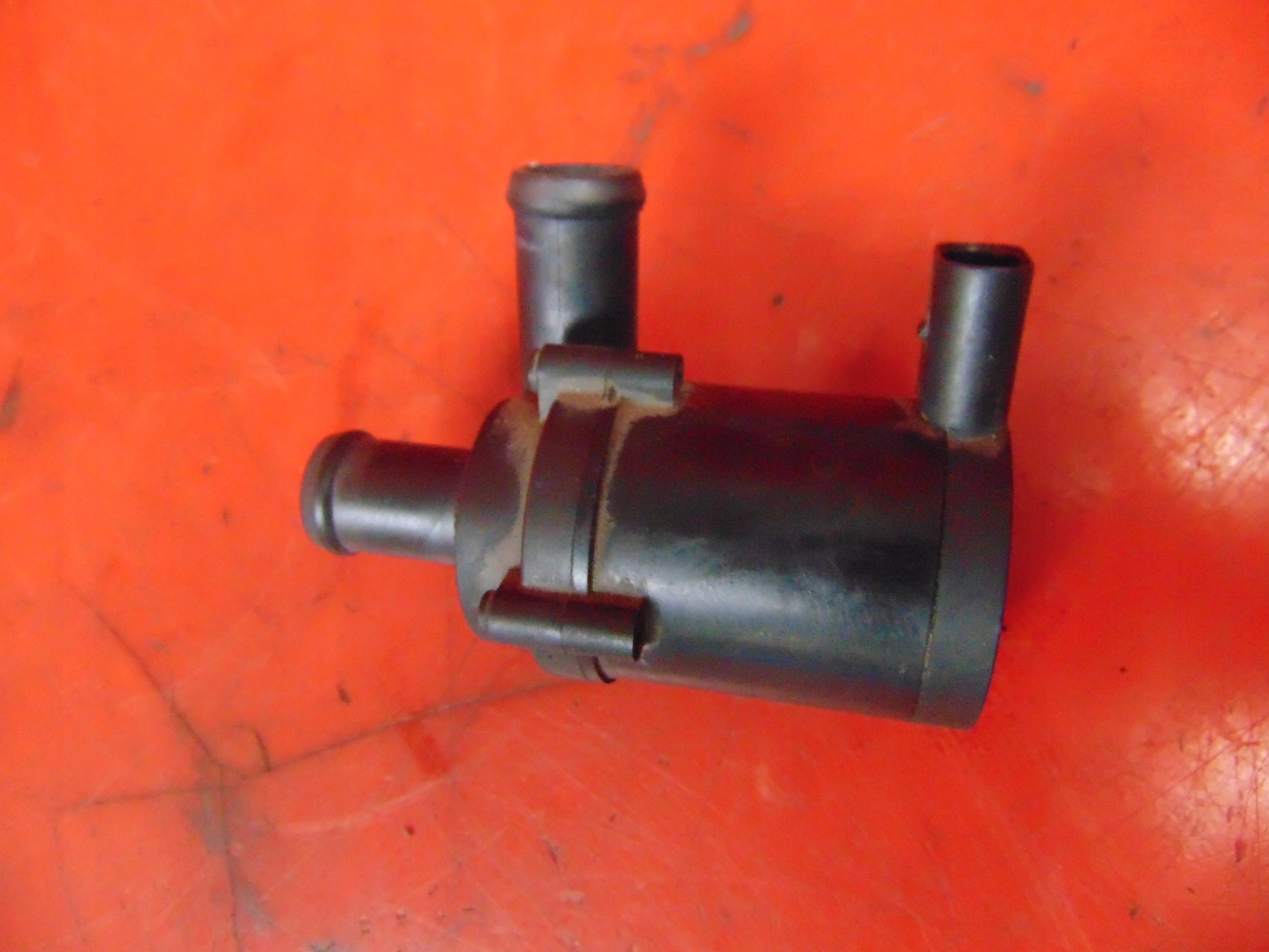 AUDI S6 C6 5.2 supplementary water pump 07C121599A
