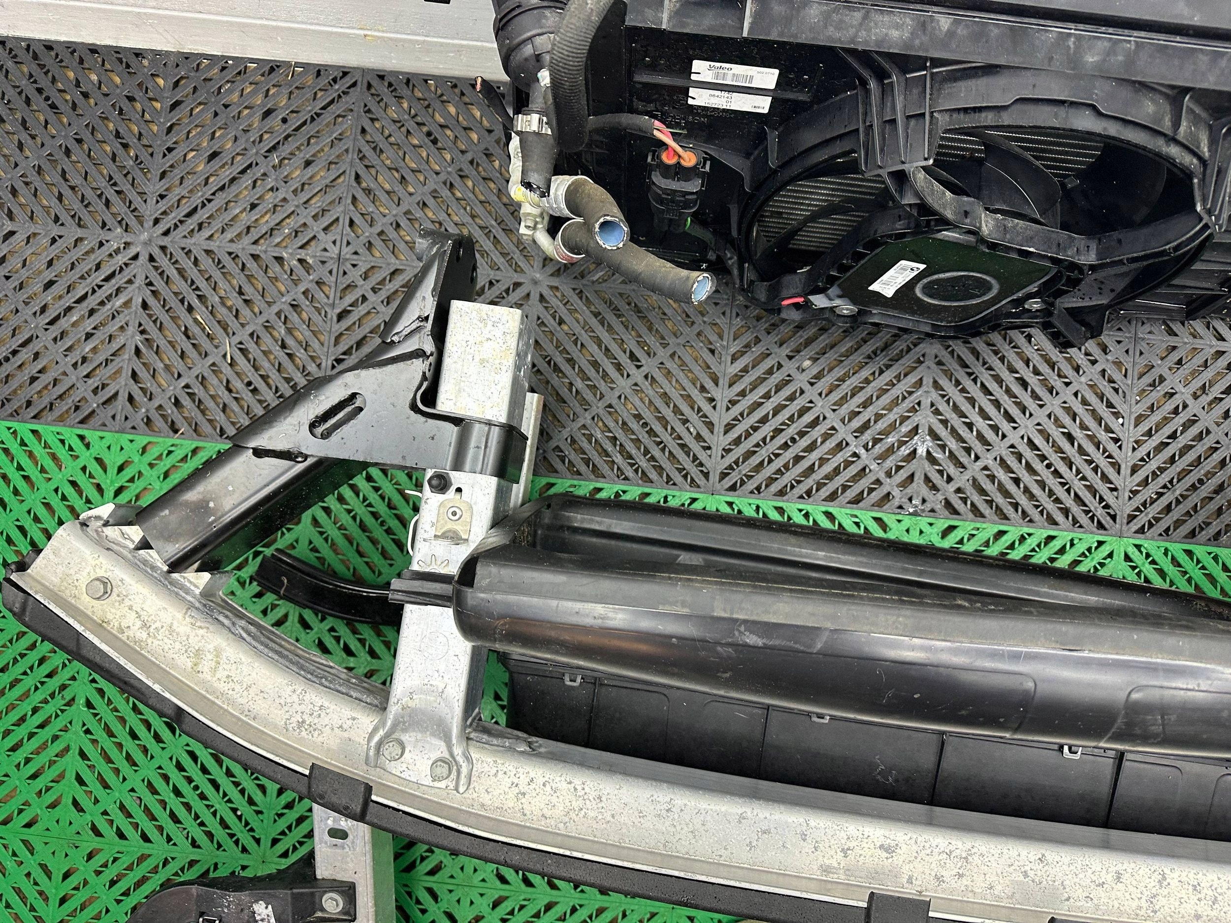 support panel for radiators Z CHLODNICAMI BMW I3 USA