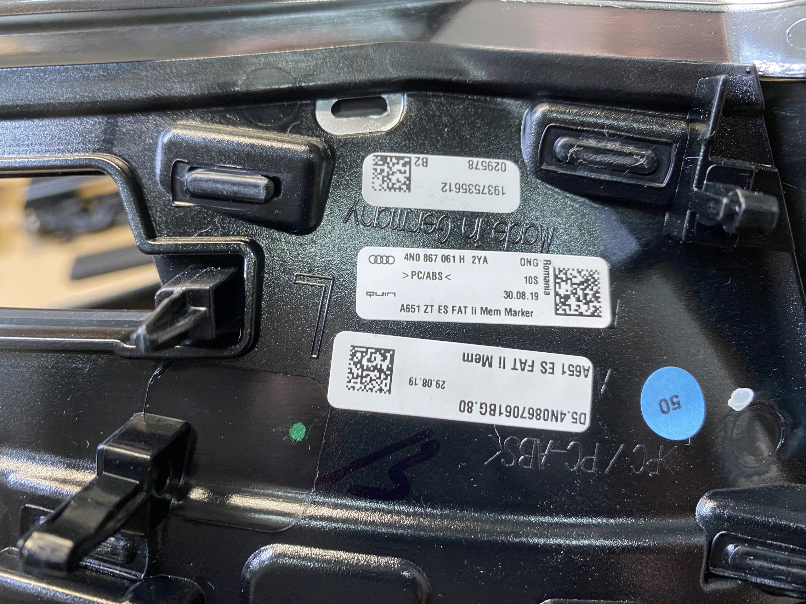 AUDI A8 4N D5 LONG DEKORY listák fa