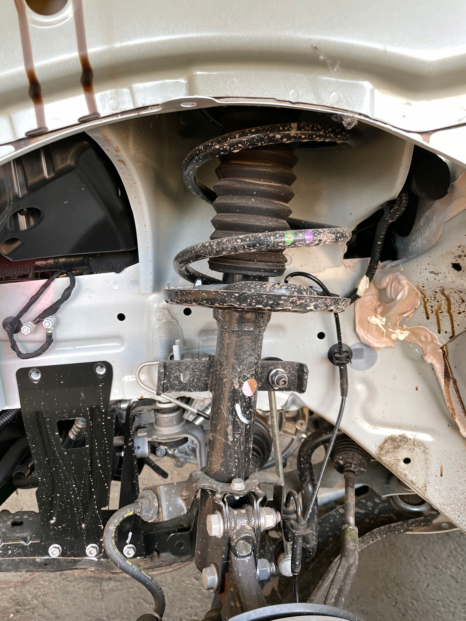 RENAULT ZOE II 2020 LEFT SWING SHOCK ABSORBER
