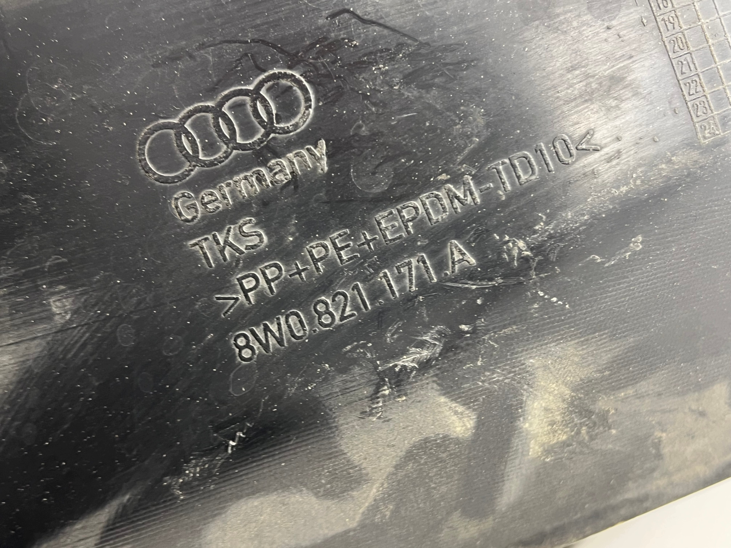 AUDI A4 B9 8W mudguard left front left front original 8W0821171A
