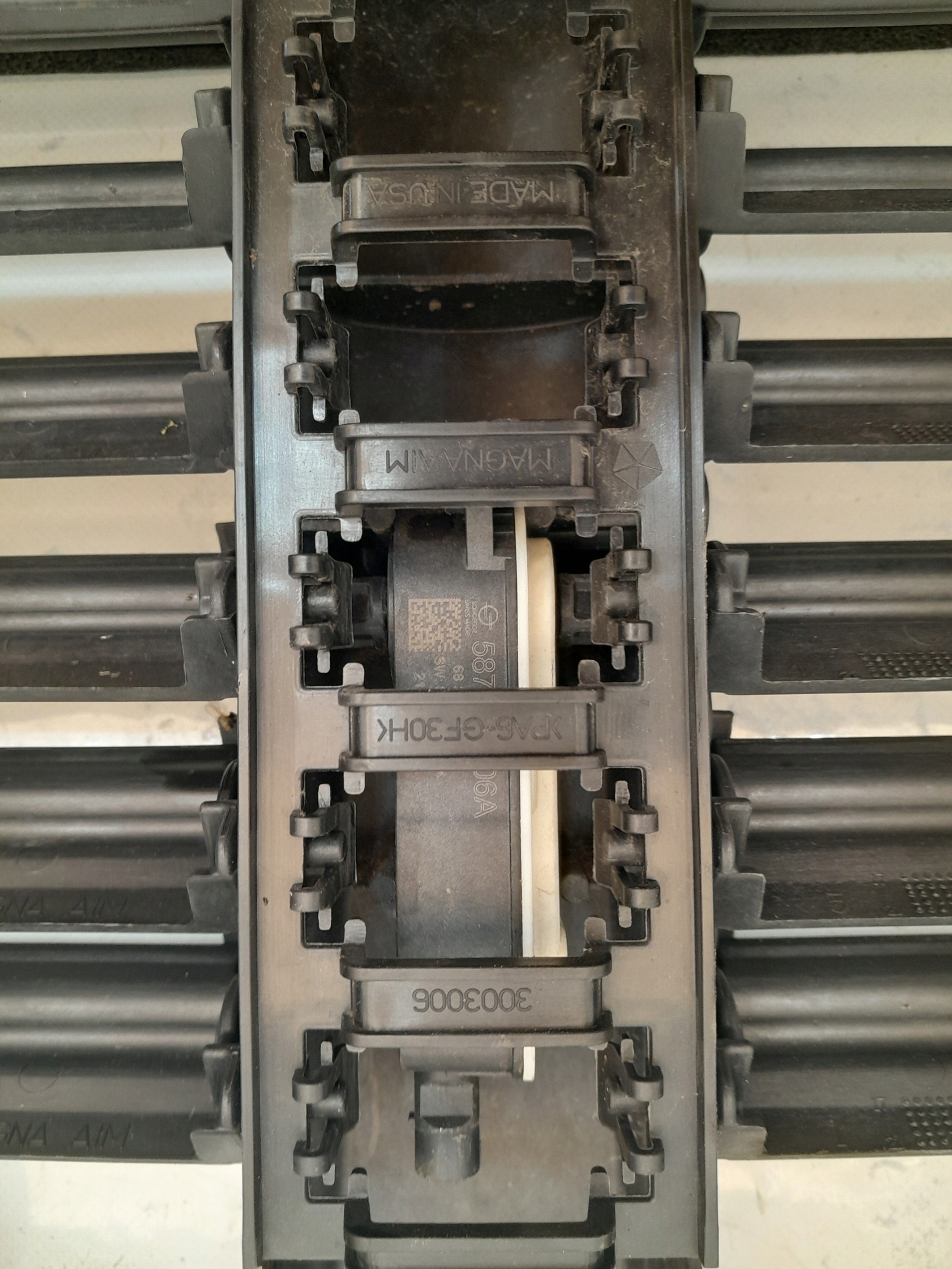 Dodge RAM 19- жалюзь радиатора америка