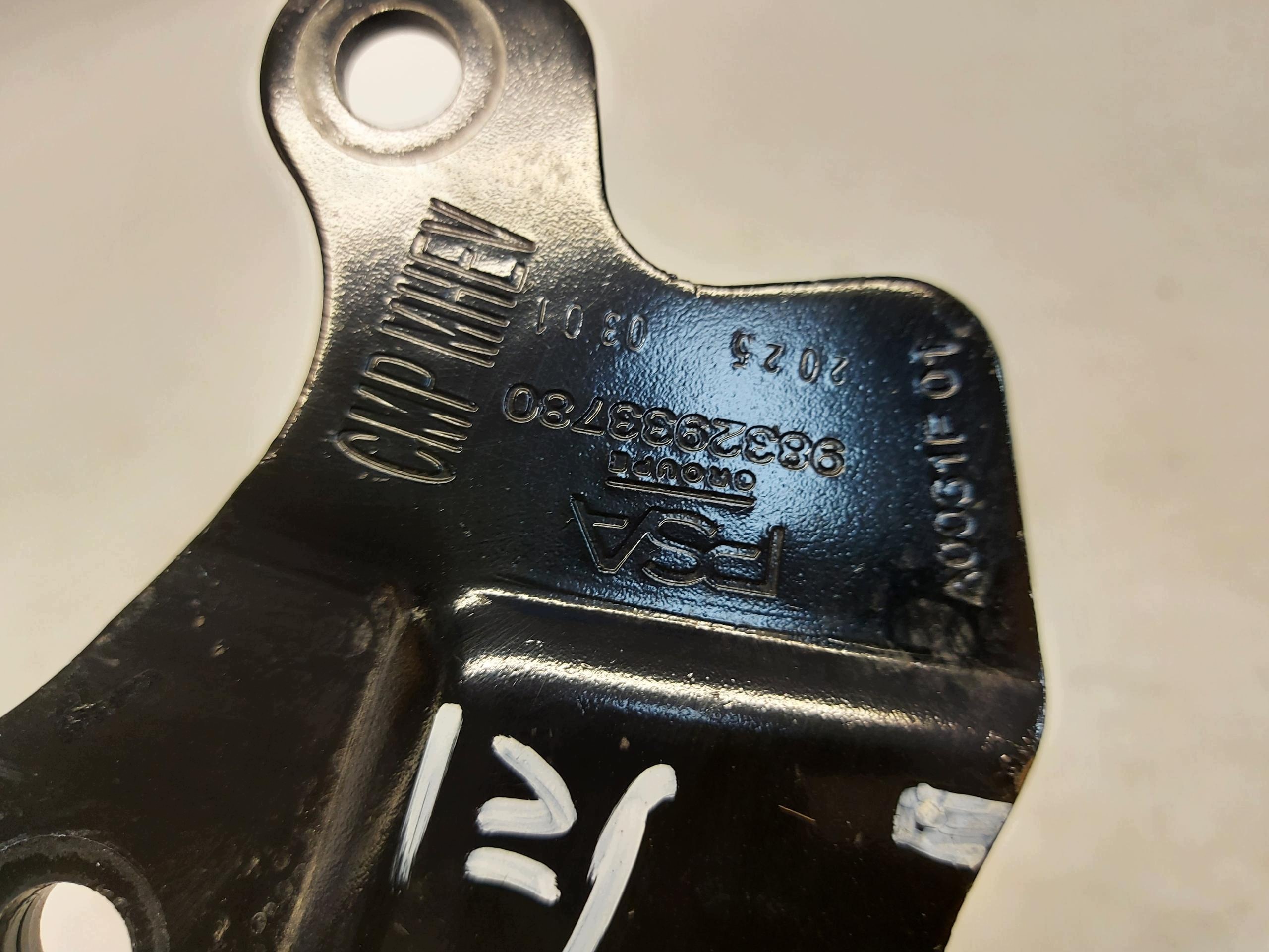 Citroen C3 IV 4 2025 1.2 THP HN09 holder engine mount 9832933780