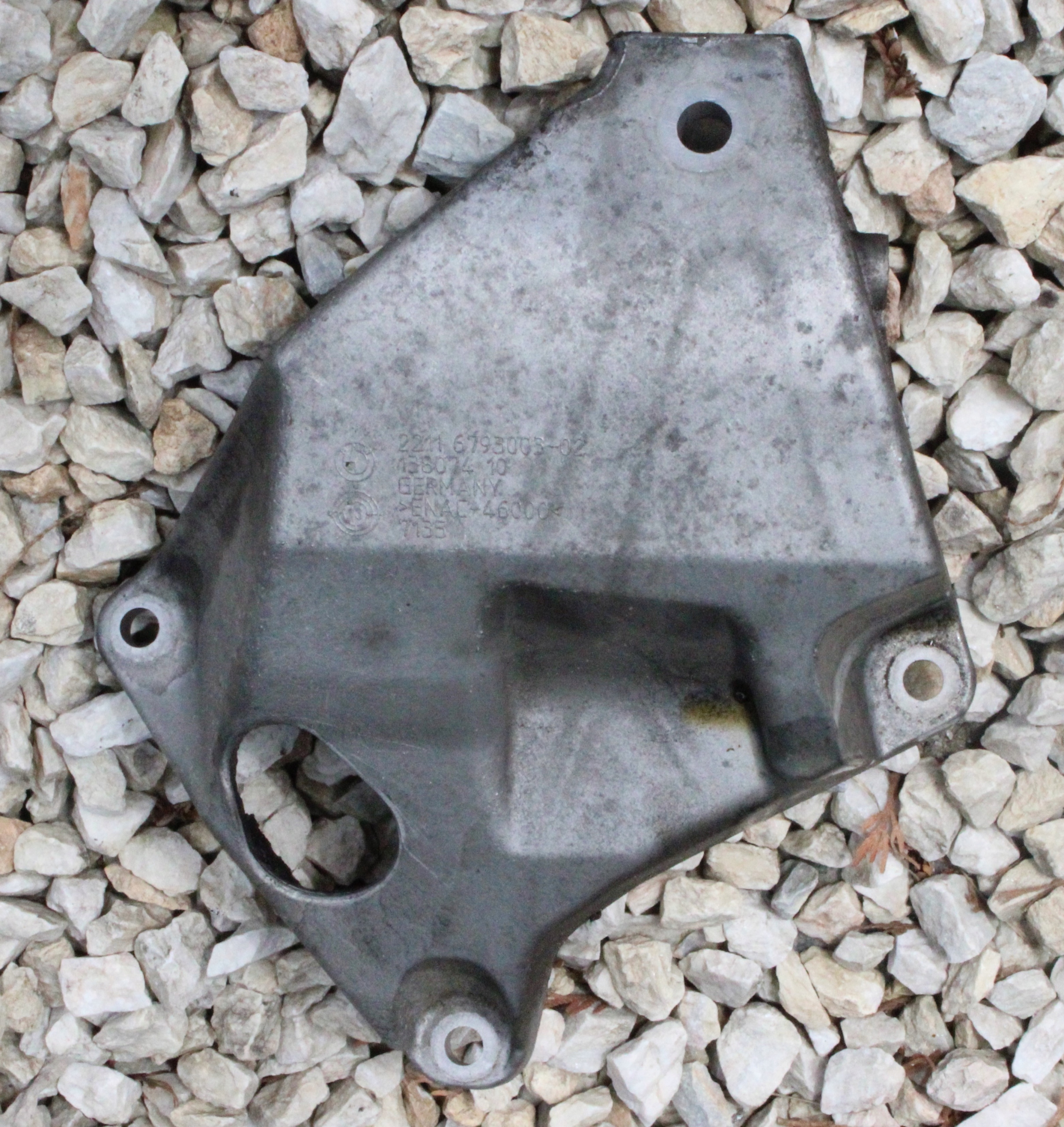 F10 F11 ŁAPA SILNIKA LEWA 525XD N47S1 6793003