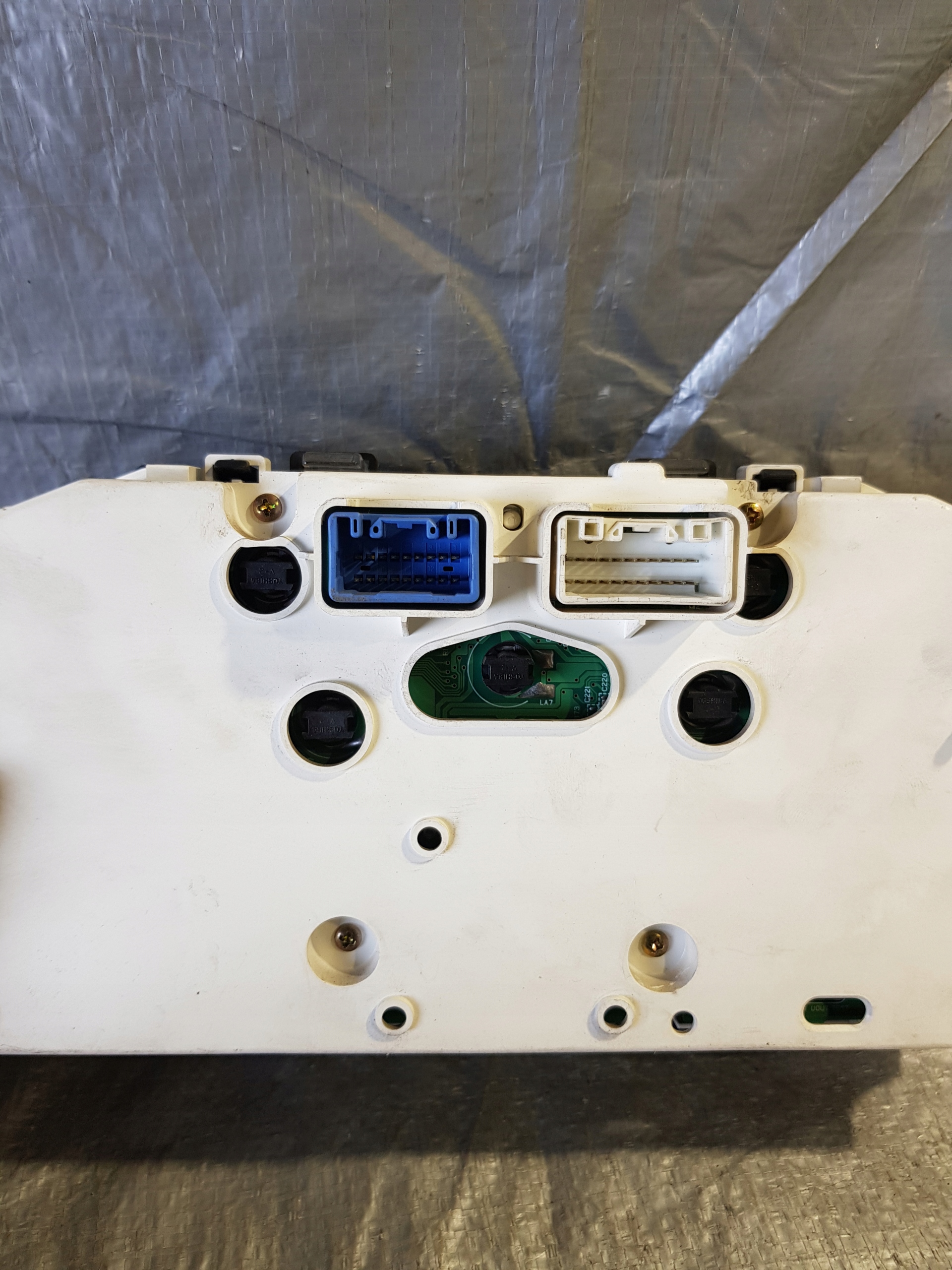 dials Daihatsu YRV 1.3B OE 83010-97427