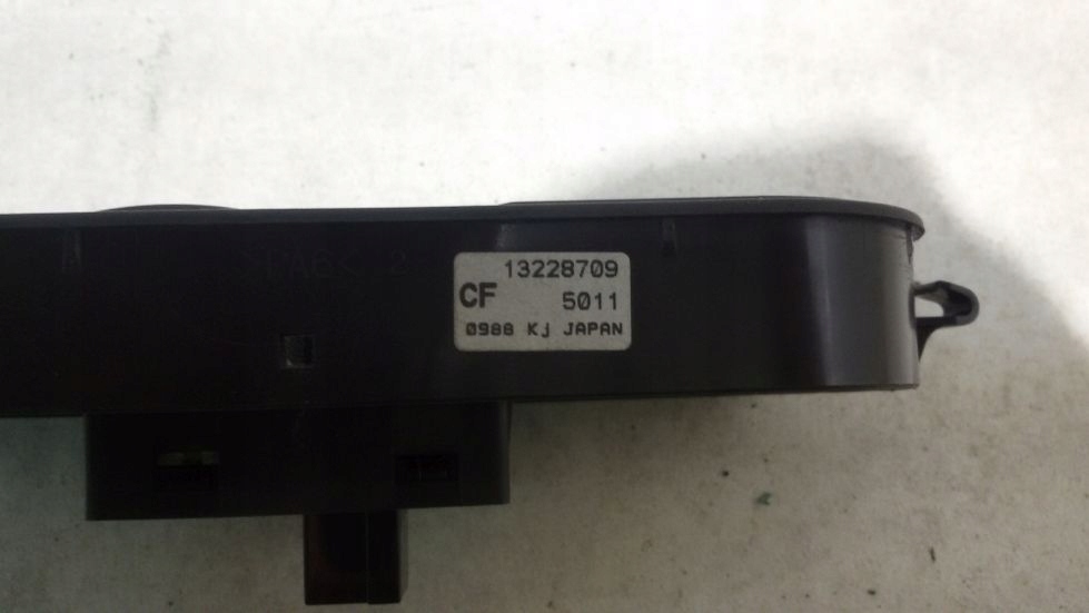 PANEL windows right front OPEL ASTRA H 13228709