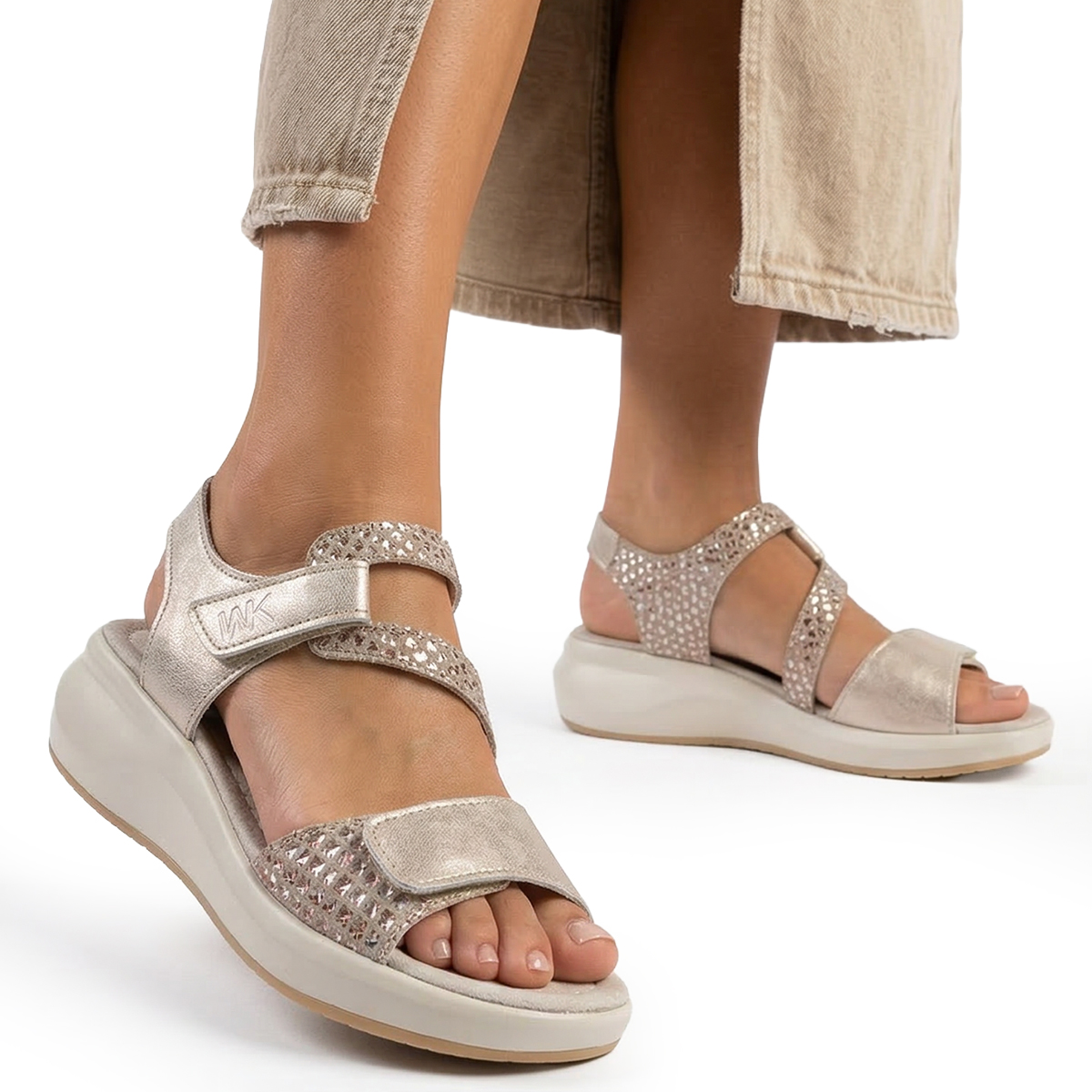 Dámské kožené šampaňské sandály na suchý zip Wojtyłko 38