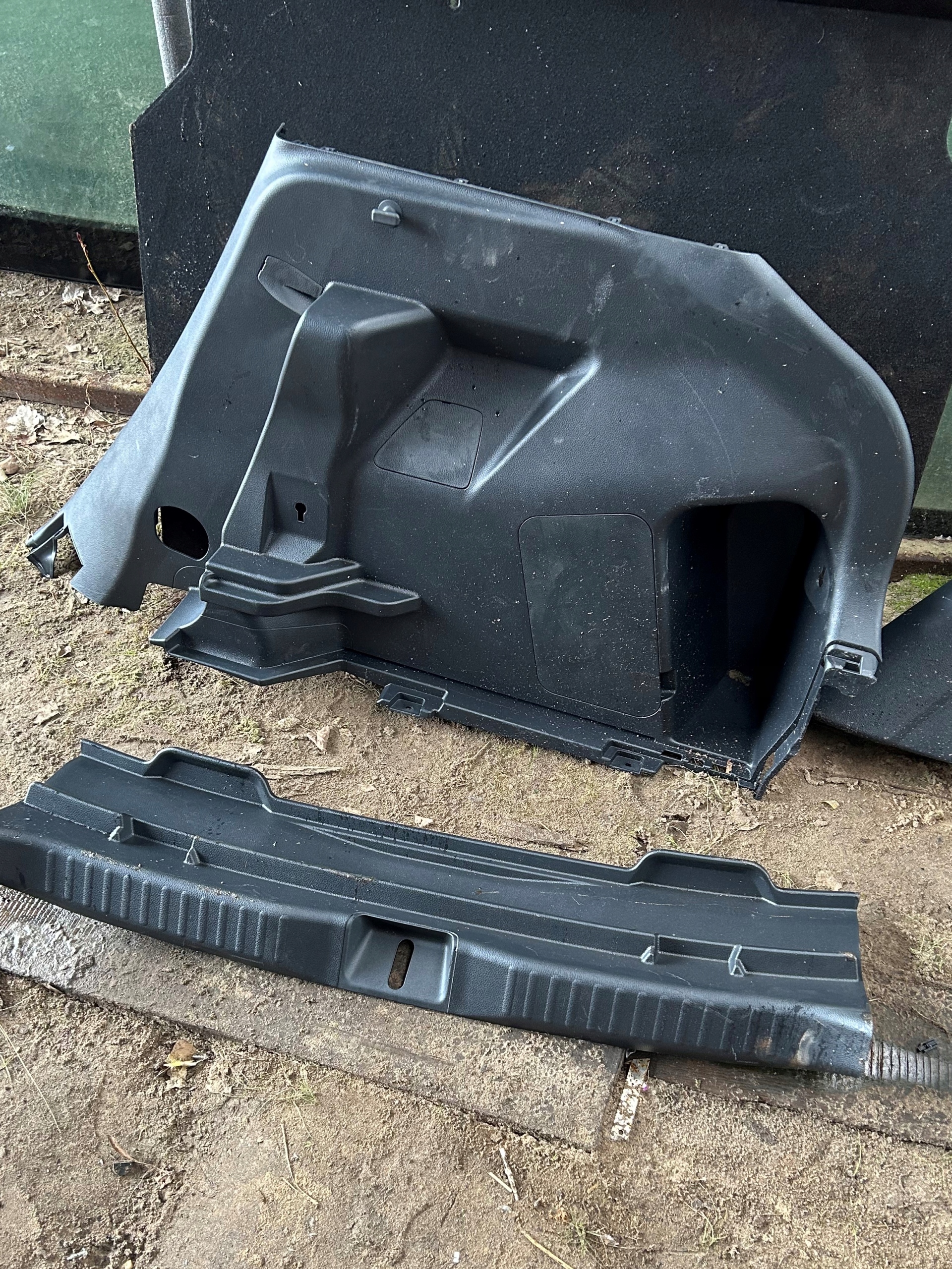 OSŁONA BOCZEK BAGAŻNIKA toyota yaris CROSS 2021 2022 2023