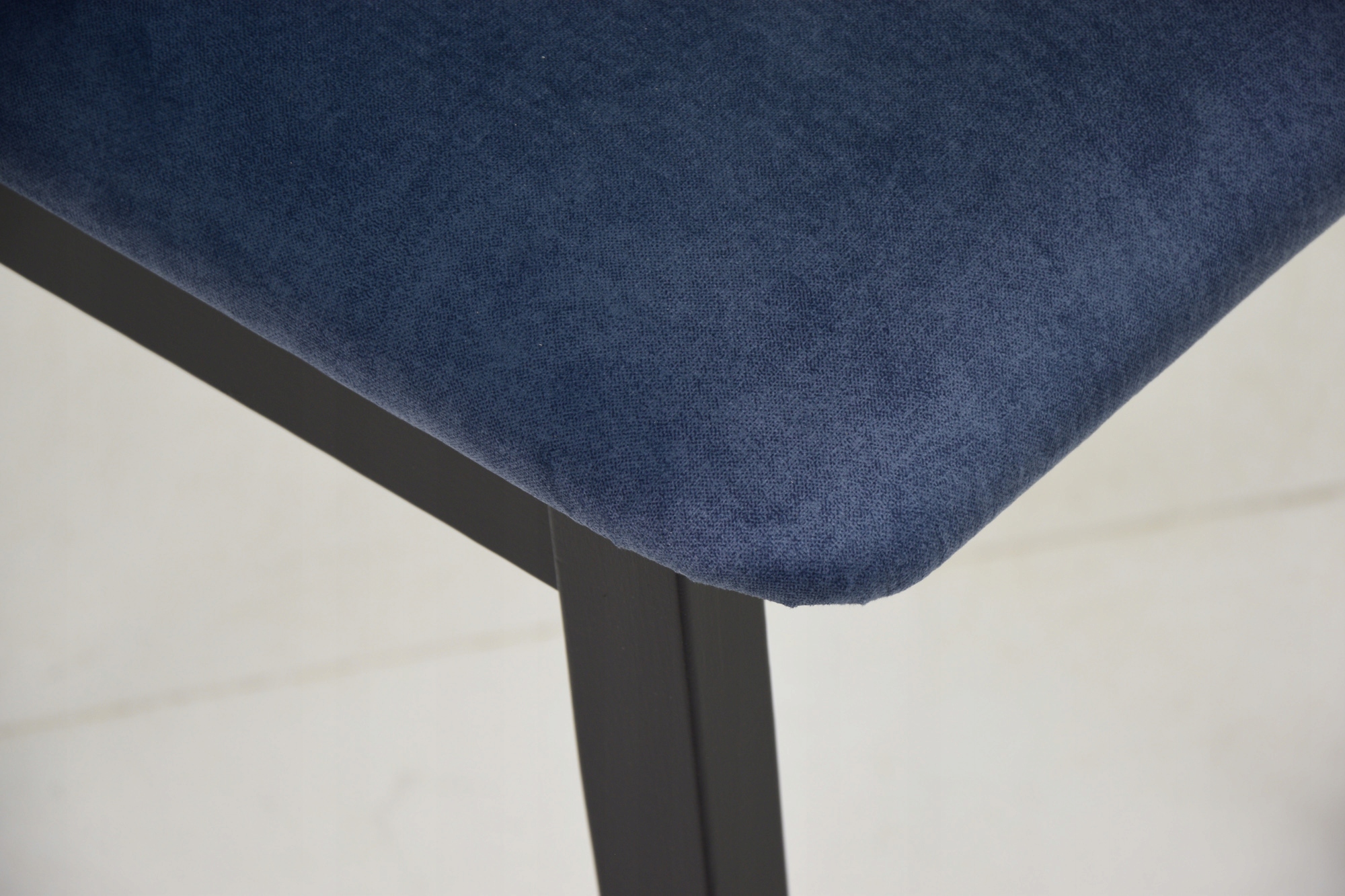 4 TAPICEROWANE krzesła Rozkładany stół 80x120/160 Kolor korpusu stołu czarny