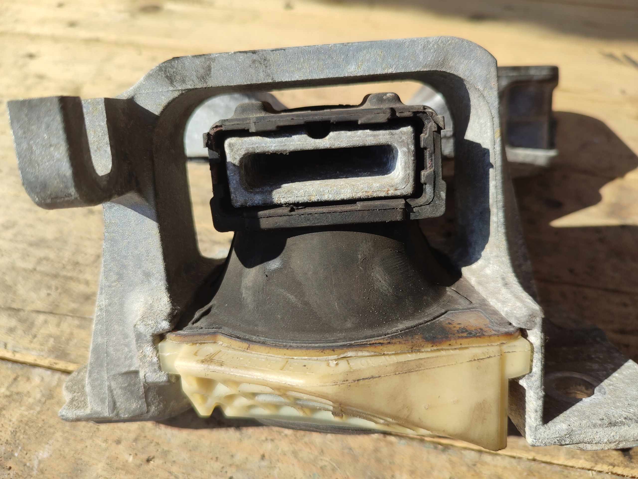 holder engine mount MERCEDES VITO W447 A4472410713