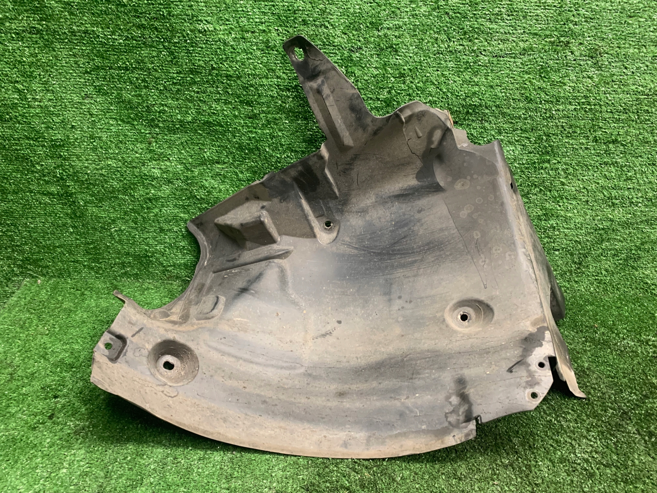 mudguard plastic right front Mercedes W204 A2046981230