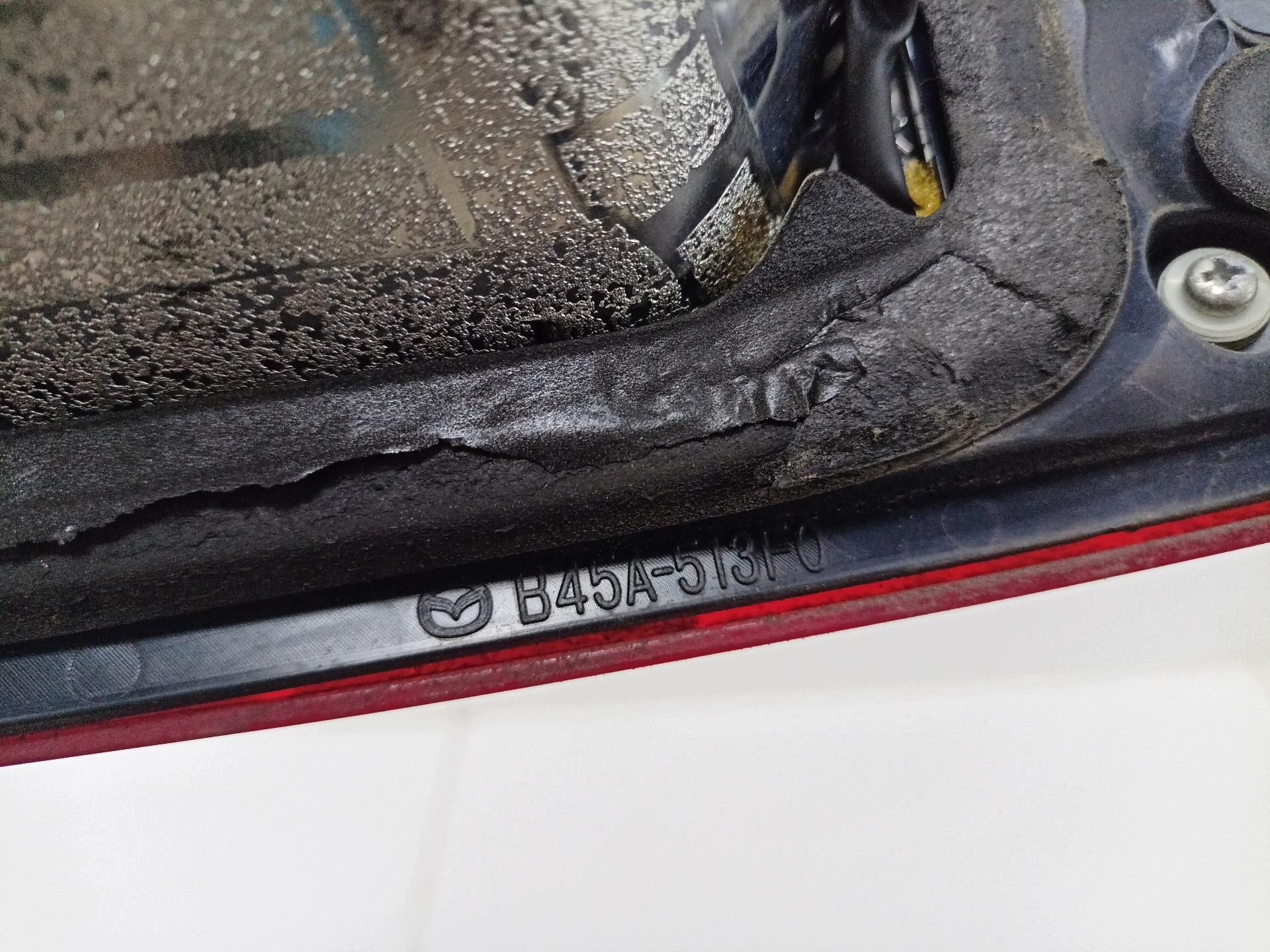 light rear to the bonnet right side Mazda 3 3 2014 B45A-513F0