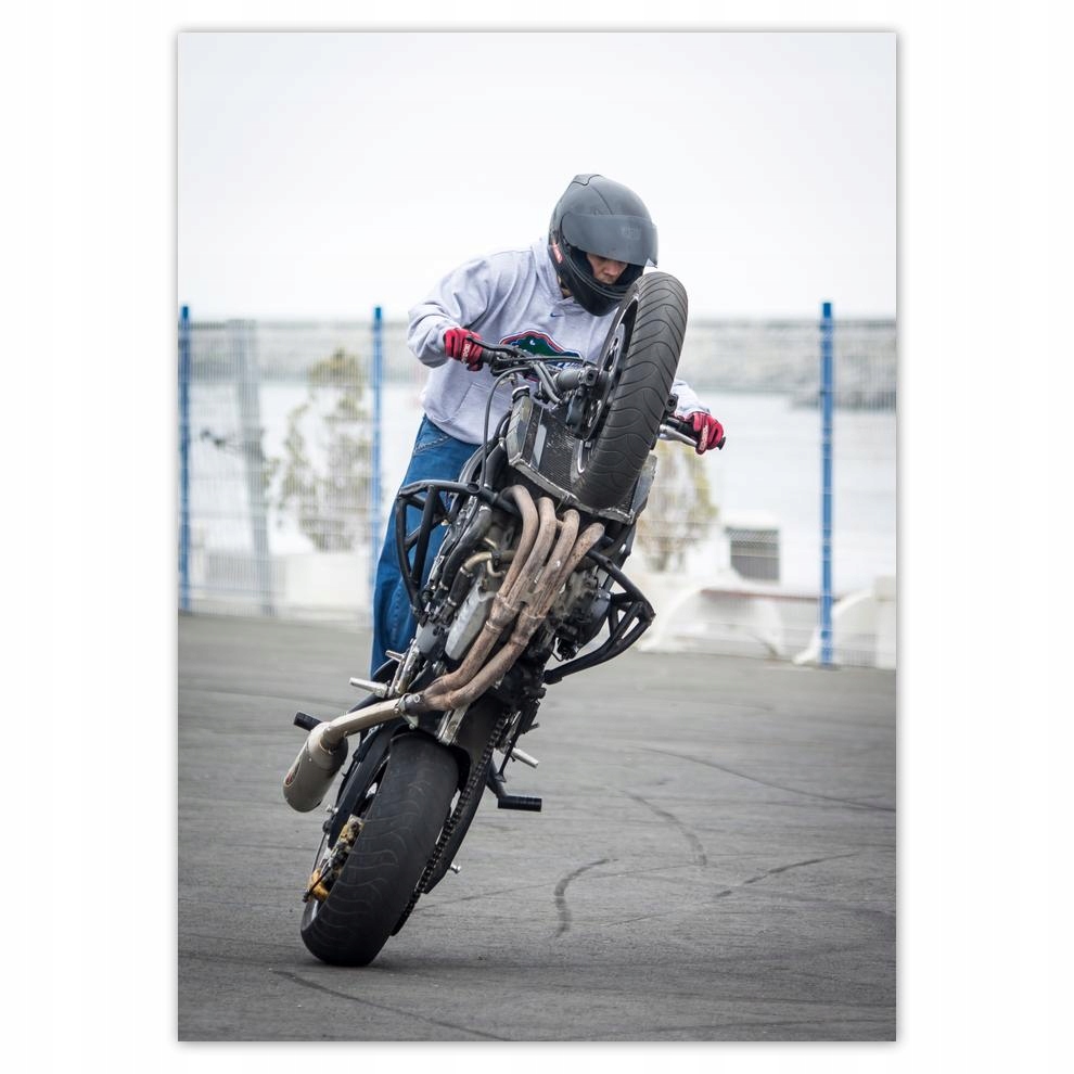 

Naklejki 50x70 Motorkiem na jednym kole