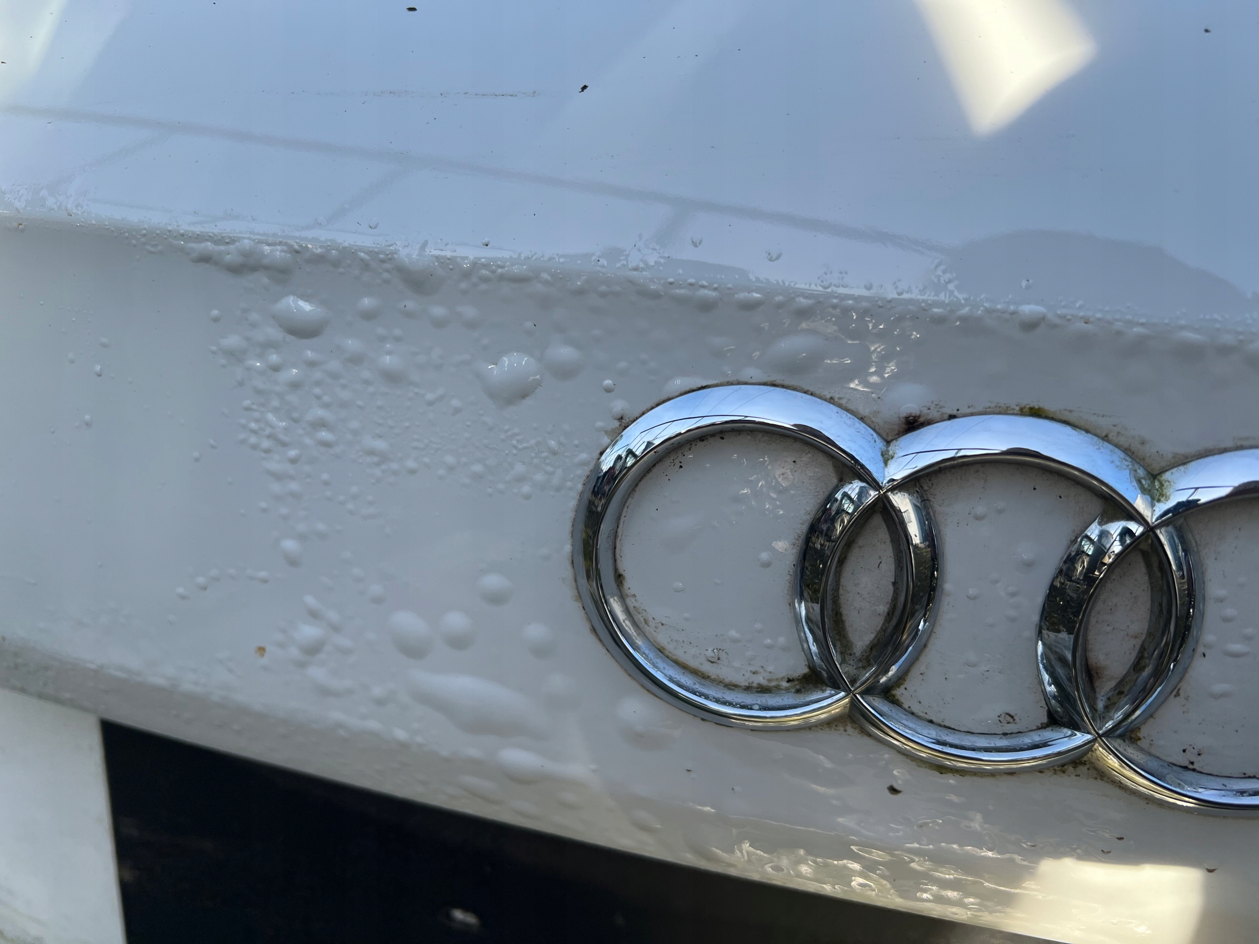 AUDI Q2 81A 2018 2019 KLAPA BAGAŻNIKA TYŁ Kolor biały