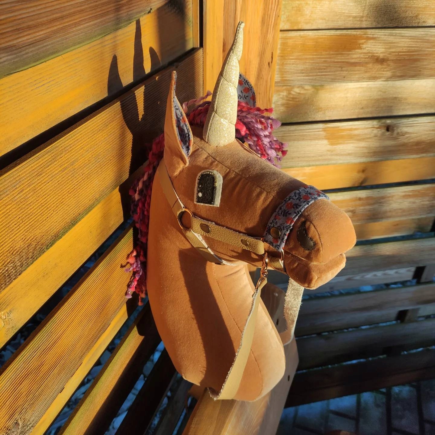 Kůň na holi, Jednorožec hračka hobby horse