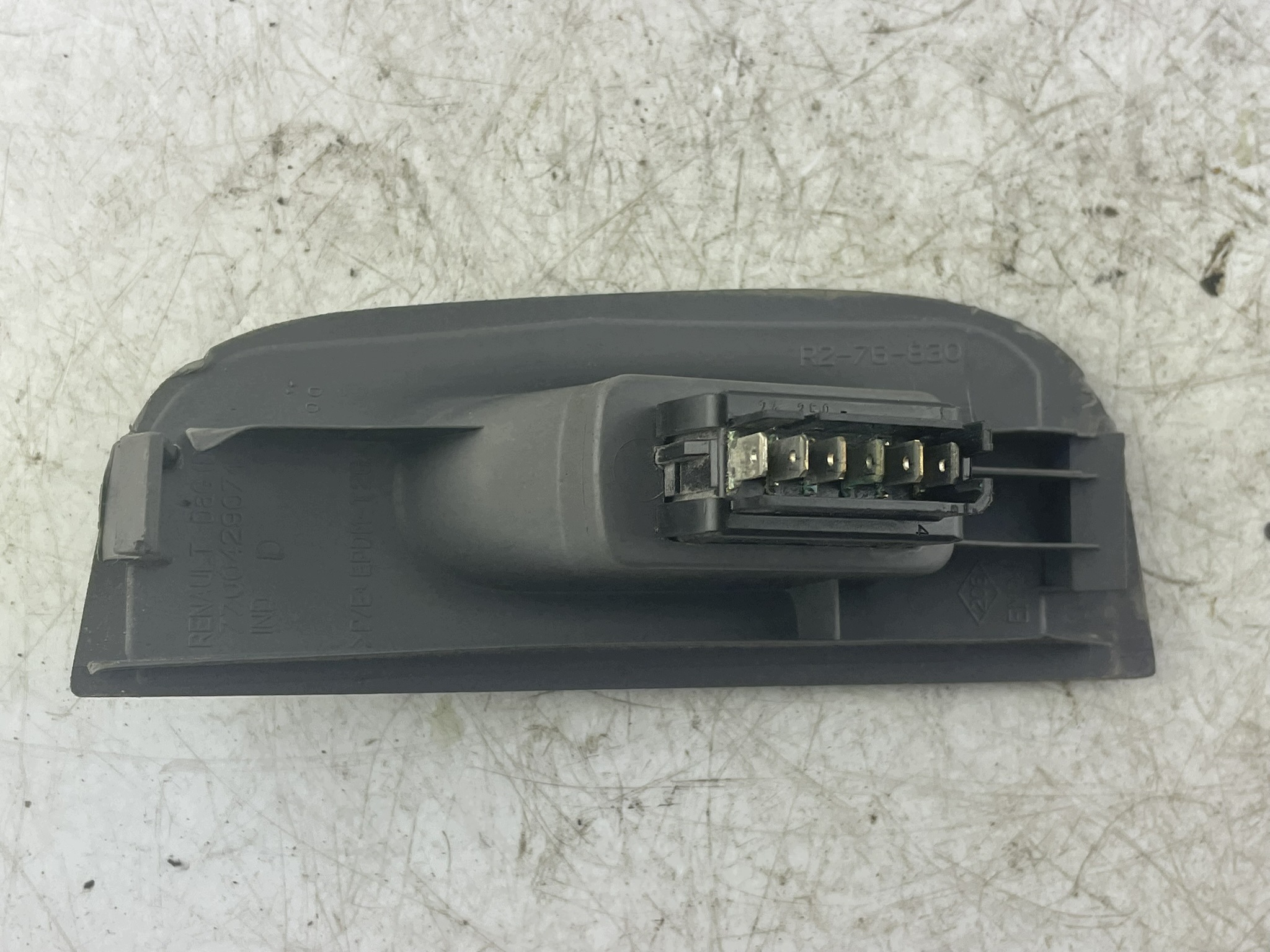 window control switch right front 7700429071 Renault Megane and
