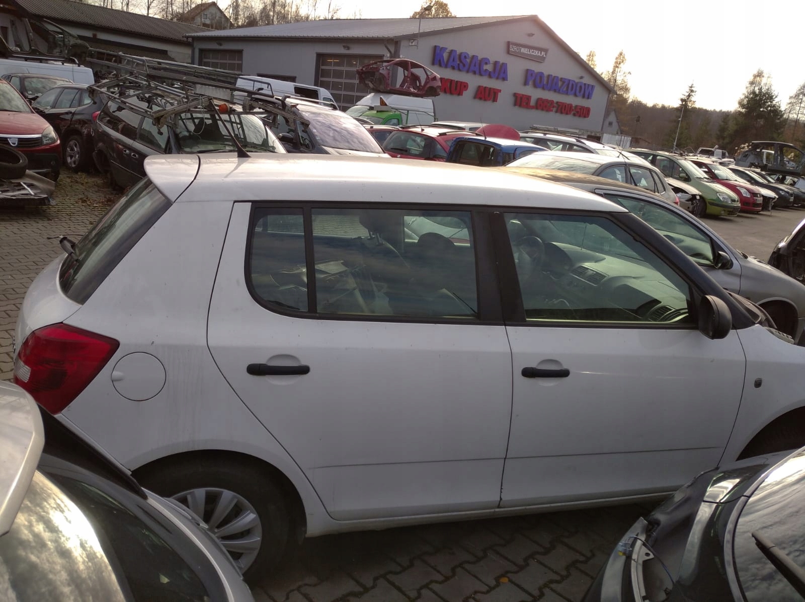 SKODA FABIA 2 II HB 5D door left rear part rear. BIALE LF9E