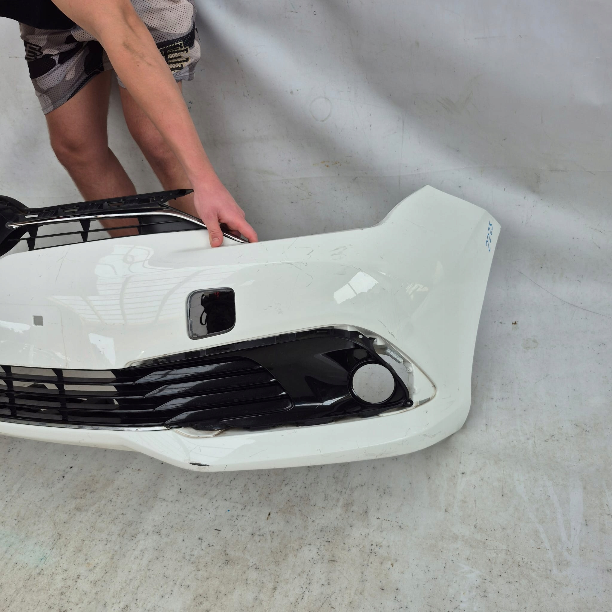 TOYOTA AURIS II 2 LIFT 15-18 nárazník předek přední