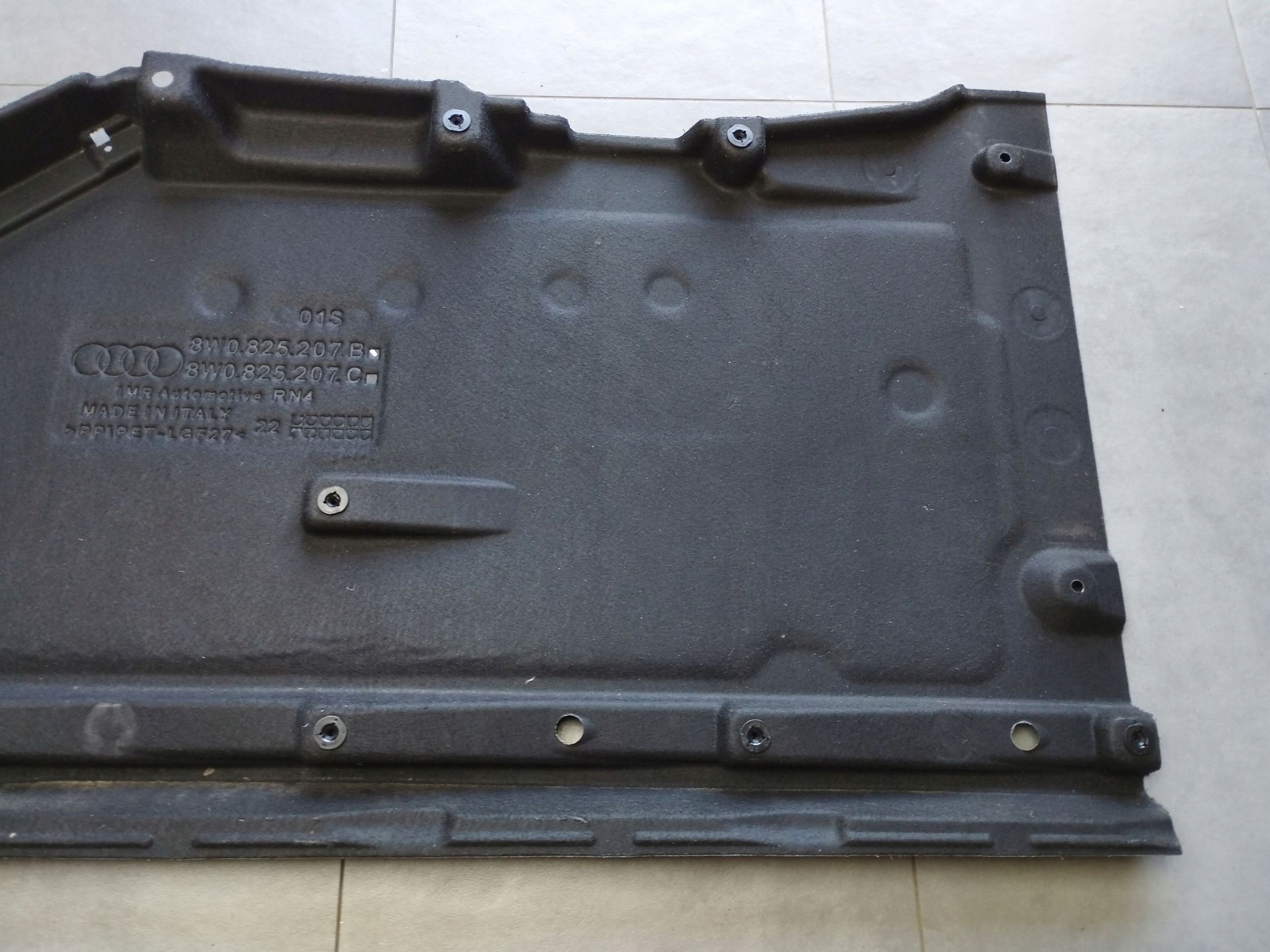 Audi A4 S4 B9 8W sedan cover chassis side left 8W0825207B