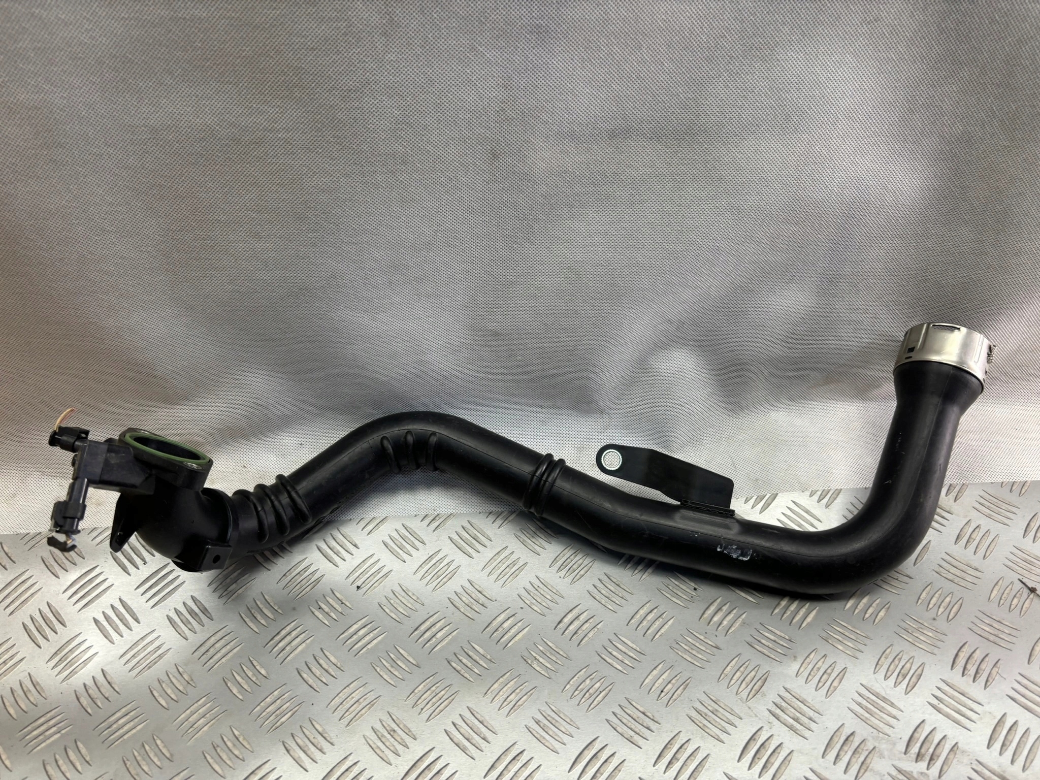 PRZEWOD INTERCOOLERA CLIO V 5 CAPTUR II 144605956R