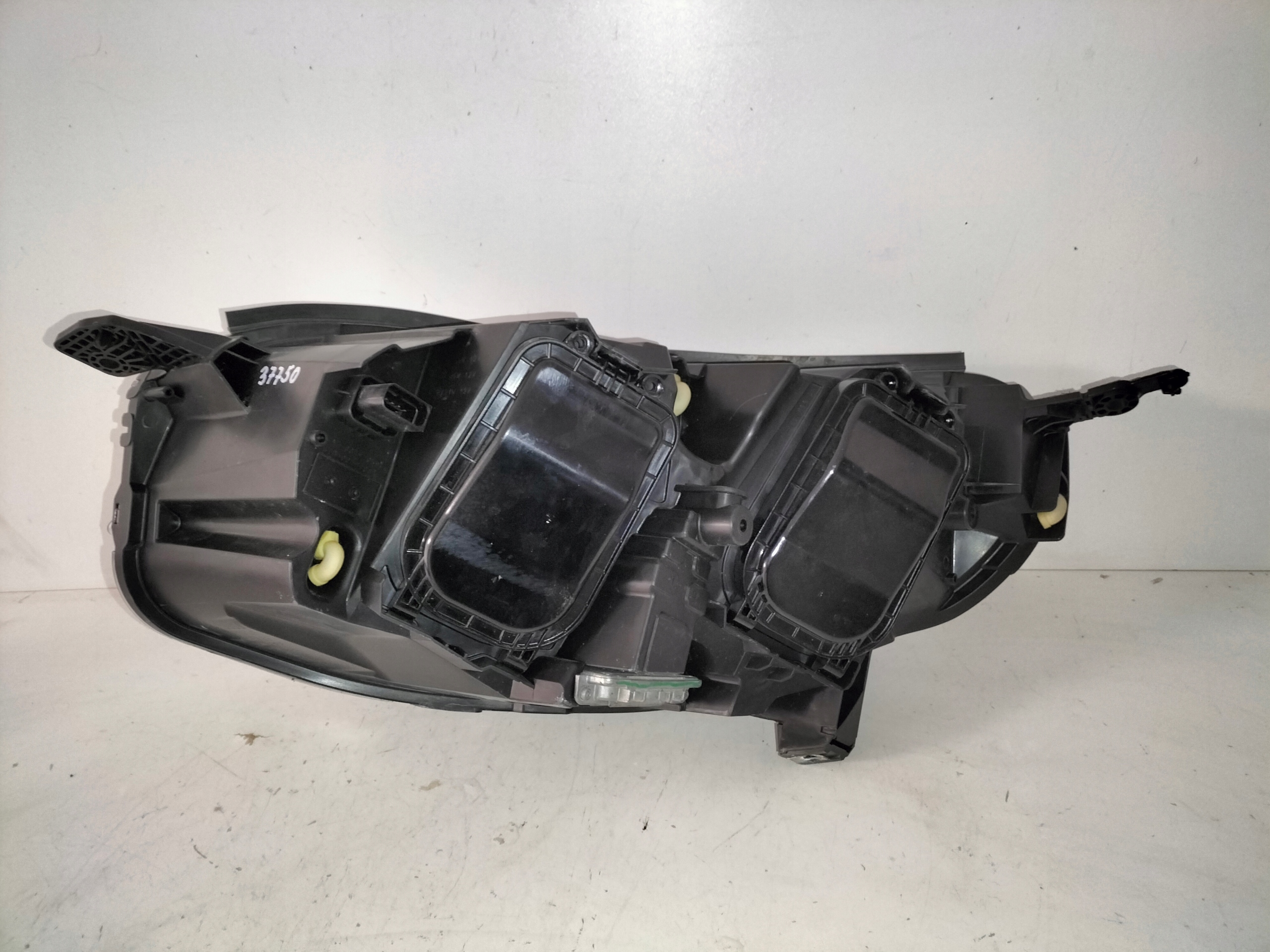light front reflektor right PEUGEOT EXPERT III 16- TRAVELLER XENON