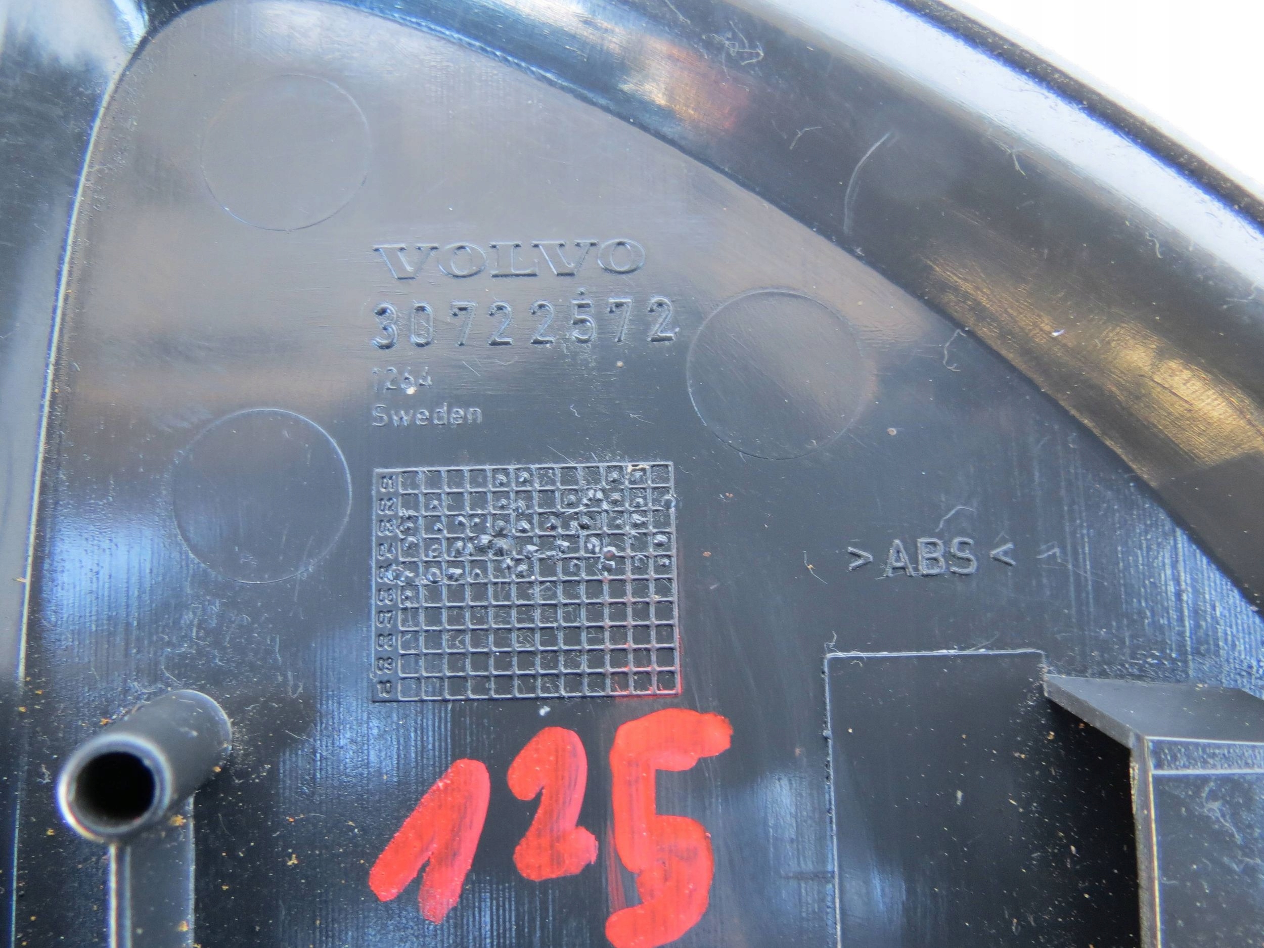 plastic cover consoles right VOLVO XC90 V8 4.4 30722572