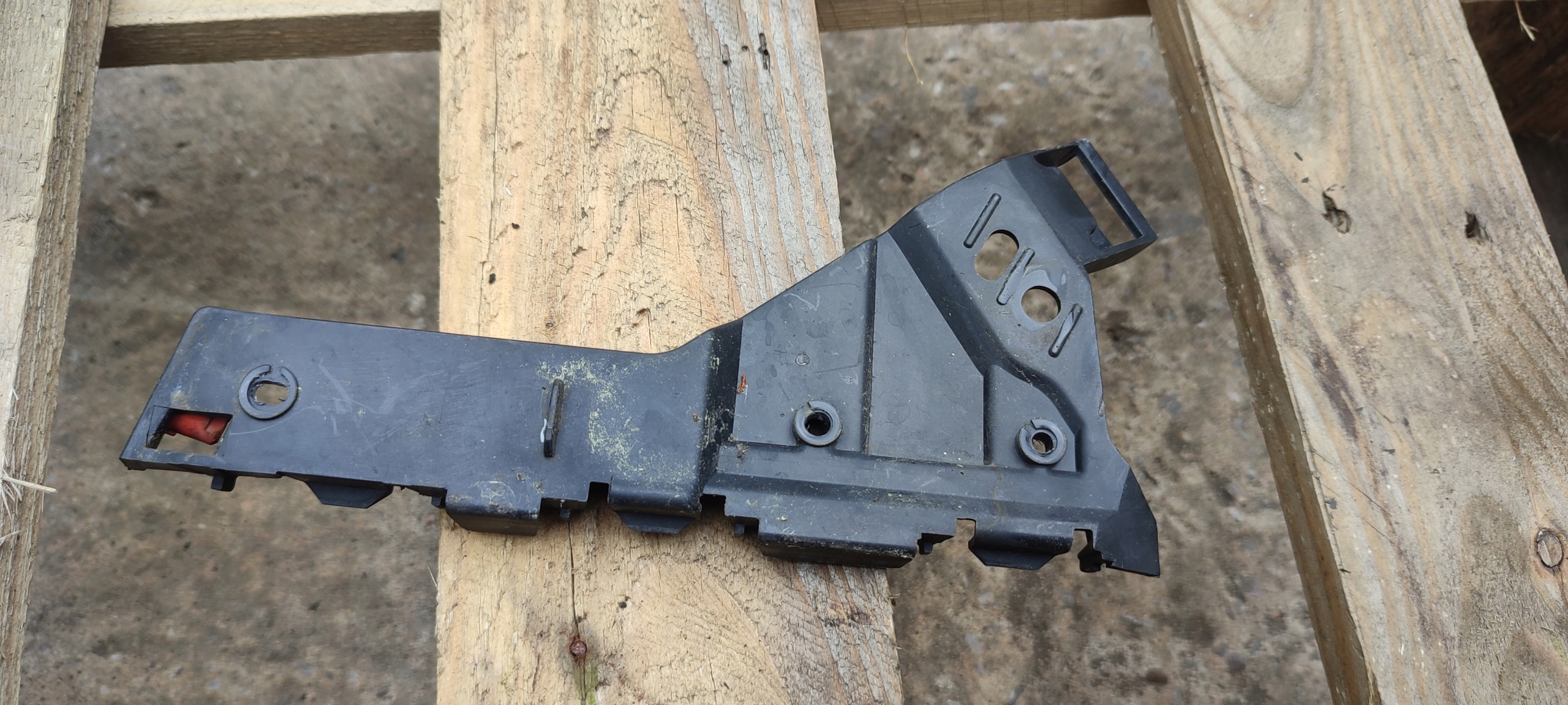bumper bracket right front INSIGNIA A 13238444