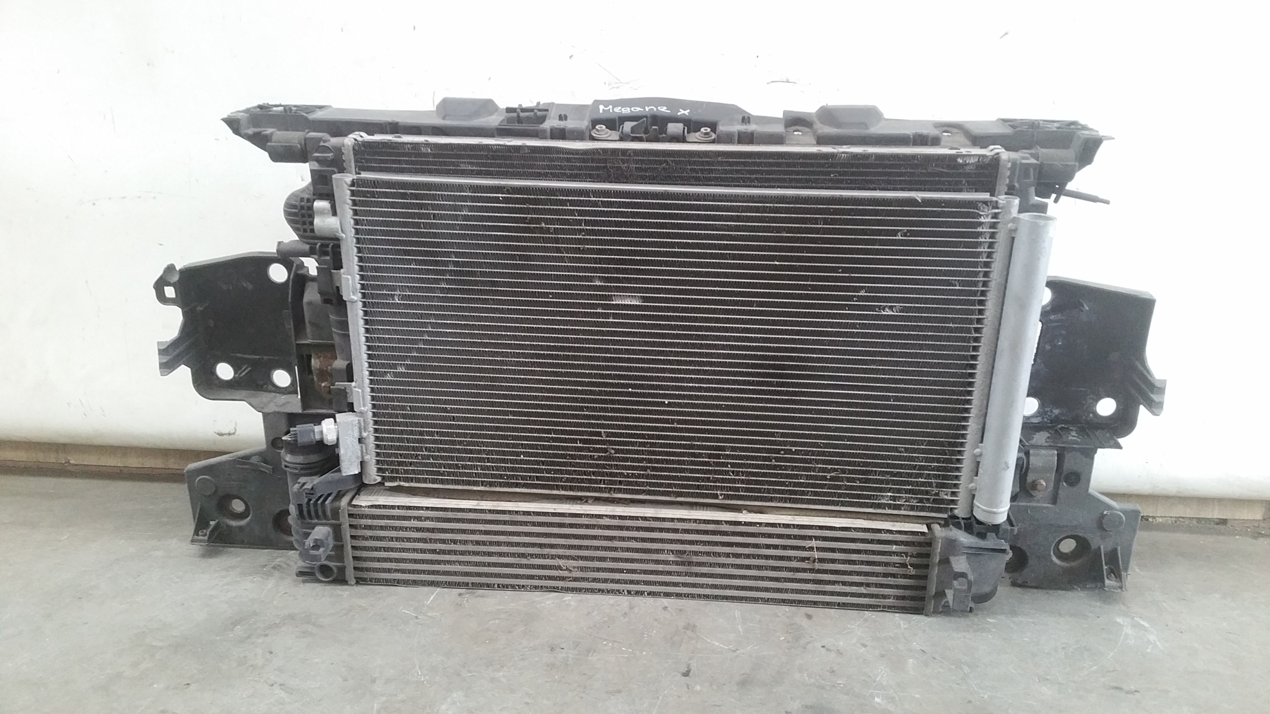 support panel for radiators pillar iron Renault Megane III