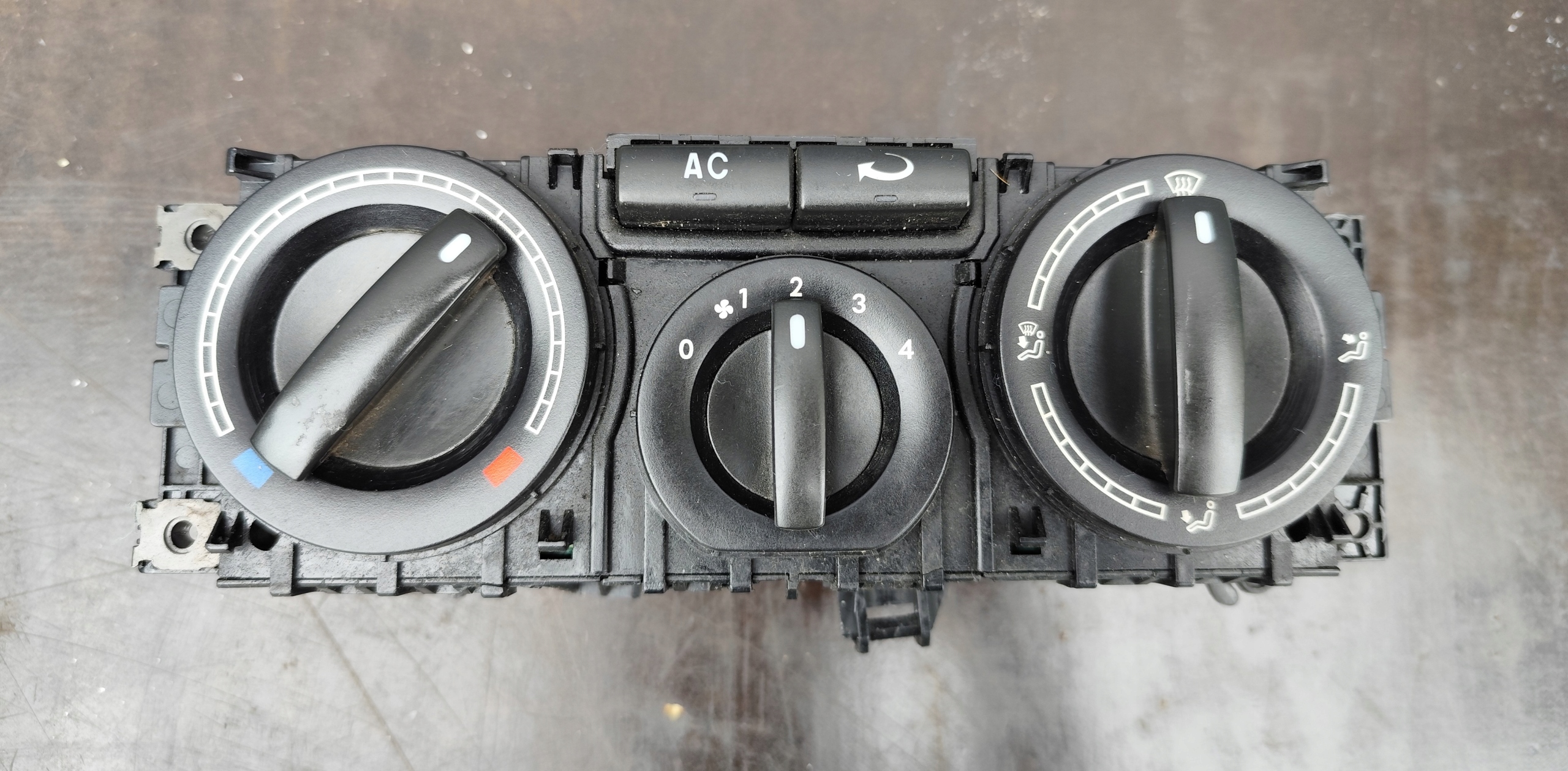 VW T5 COMANDI CLIMA Controllo NAWIEWEM 1.9 TDI 7H0820045AJ9B9