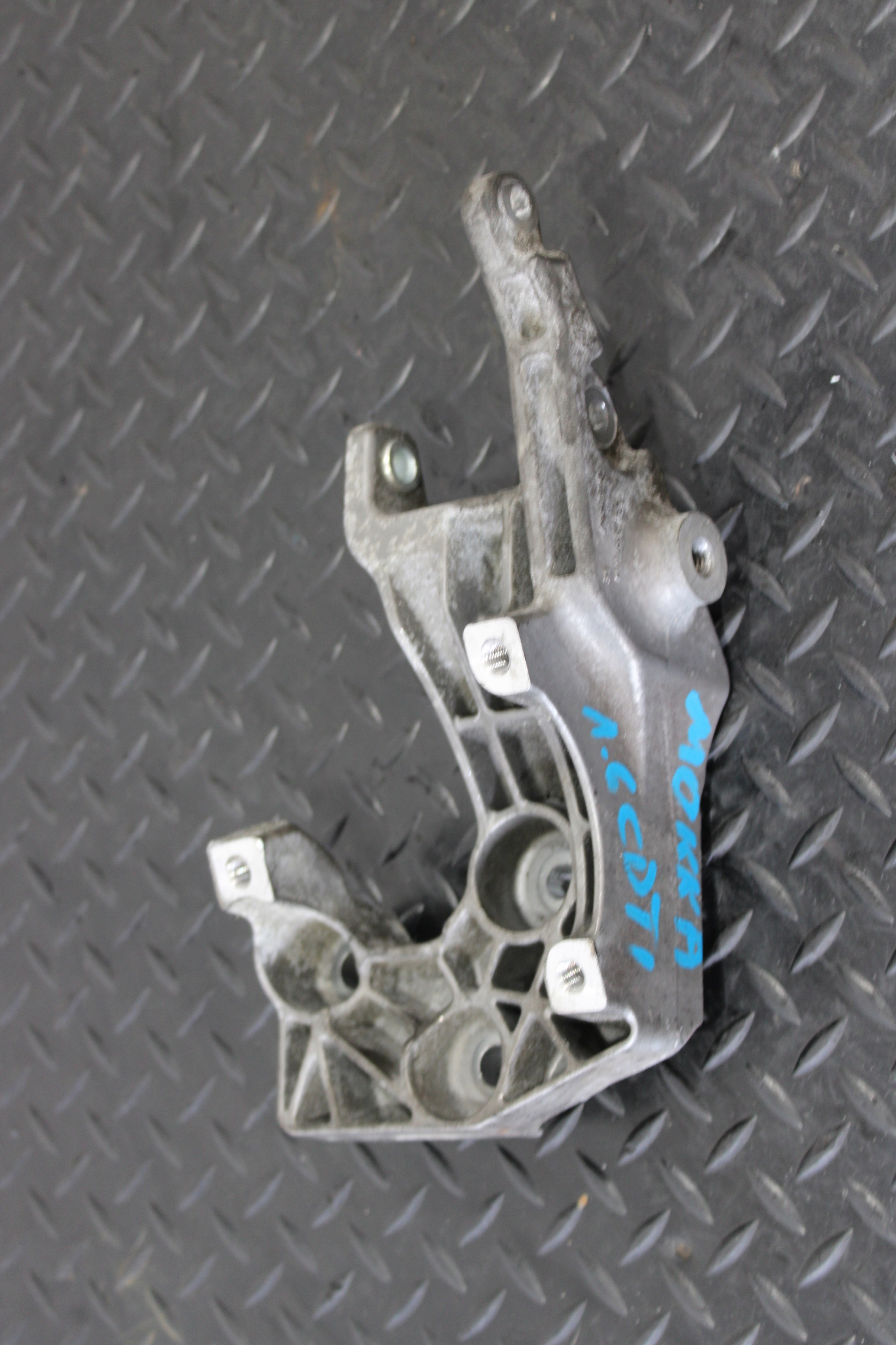 Support Support plaque Moteur OPEL MOKKA A 55576769 1,7 CDTI