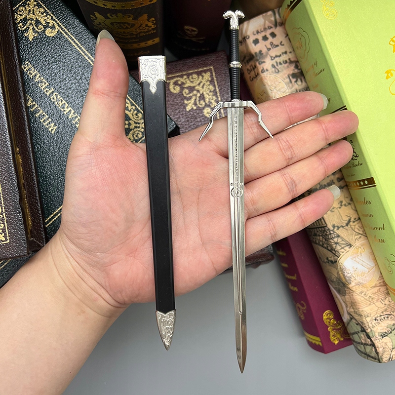 REPLIKA SREBRNEGO MIECZA WIEDŹMIN GERALT 22CM Marka Inna