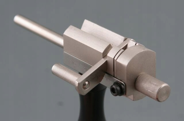 Rukojeť pro řezání trubek