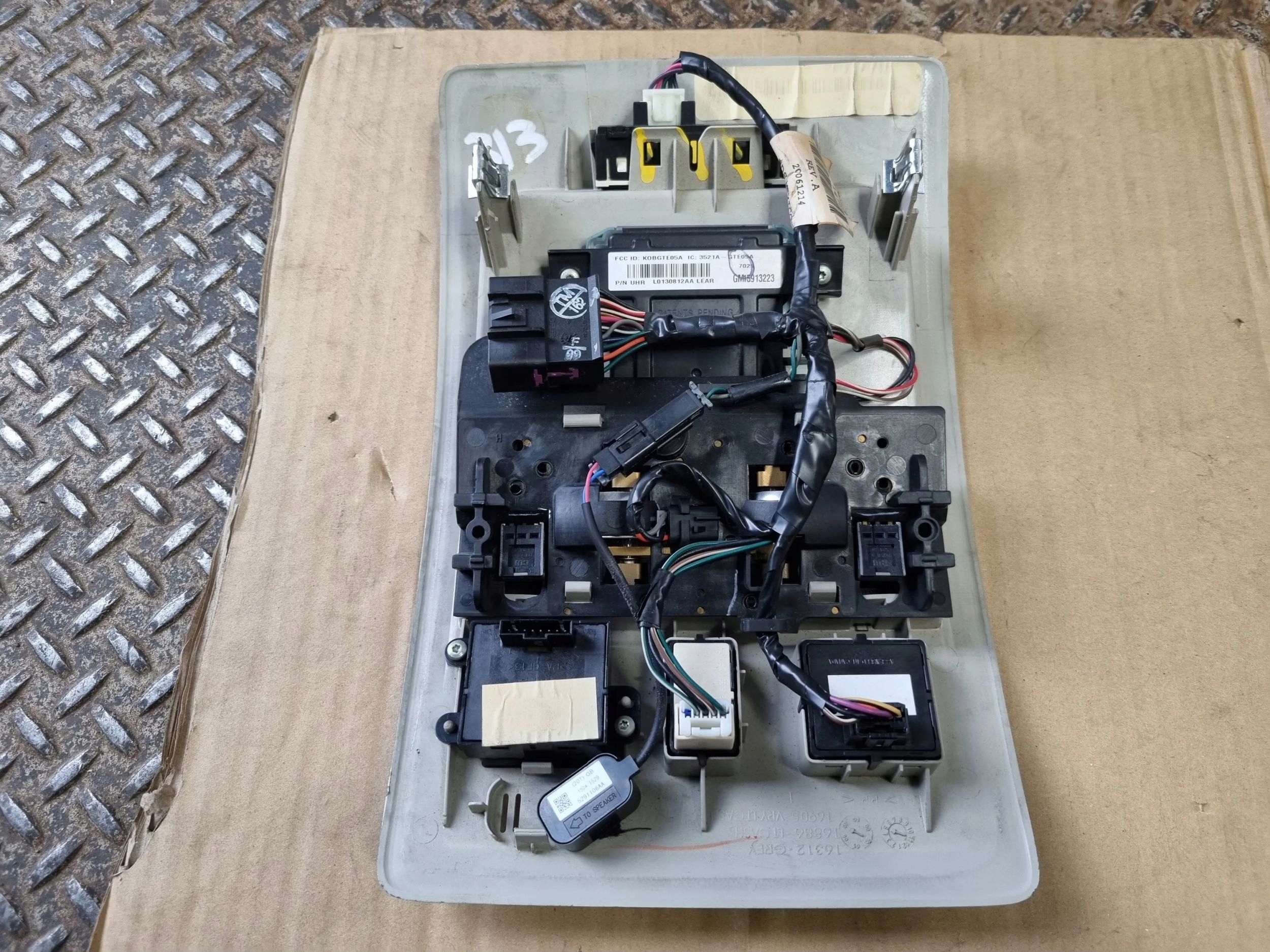 2007 Cadillac ESCALADE лампочка 15913223