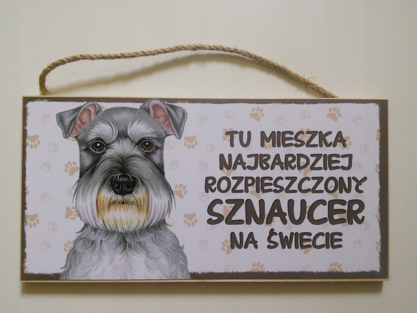 

Tabliczka dekoracyjna z motywem i napisem/Sznaucer