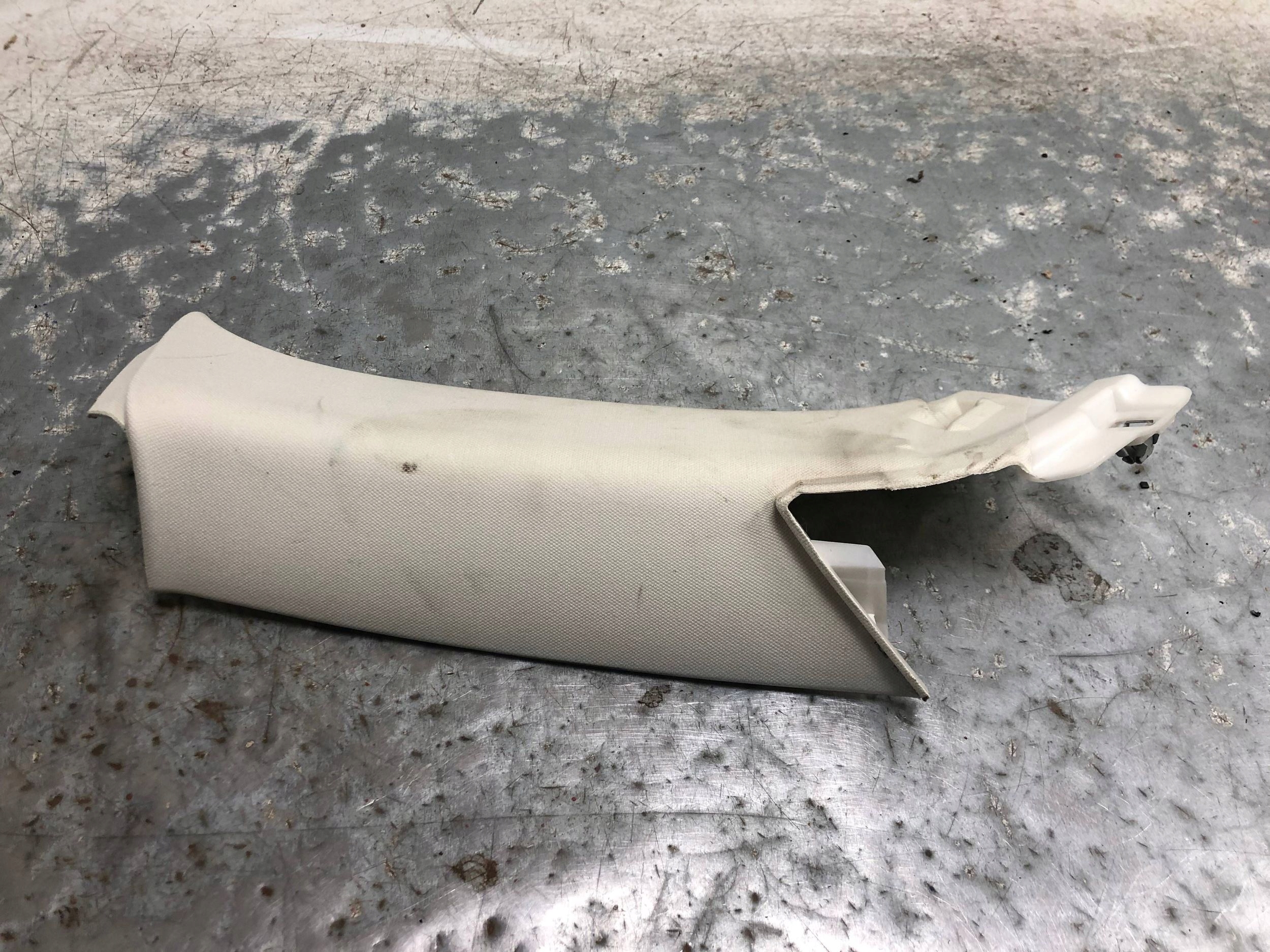 Blende Abdeckung SLUPKA links heck VW PASSAT B8 3G9867241