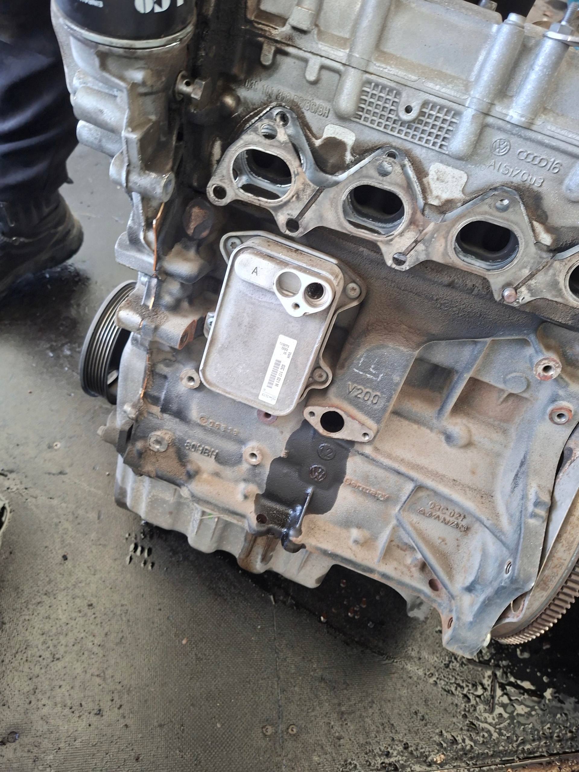 engine unprotected pillar 1.4 TFSI VOLKSWAGEN CKM