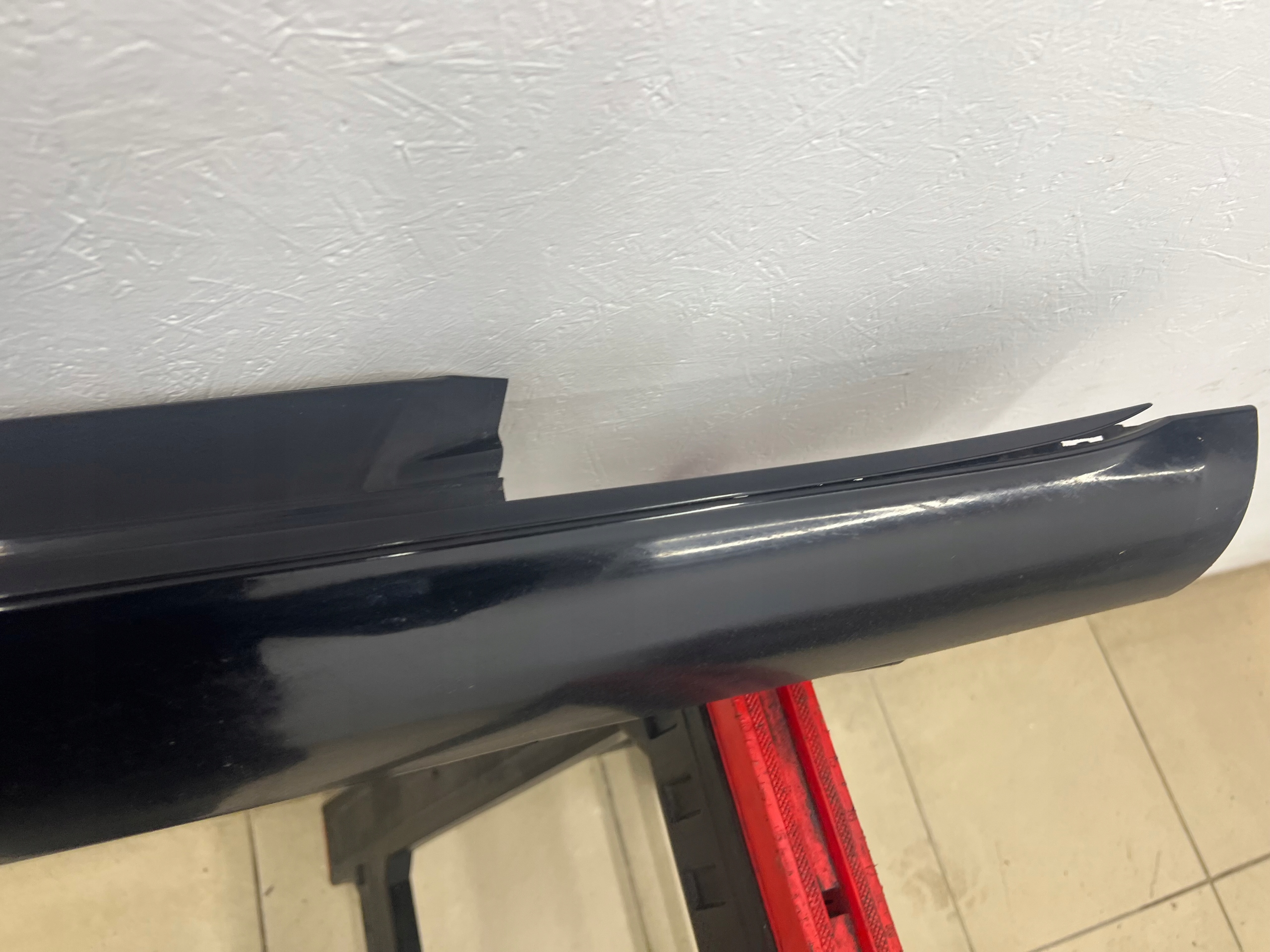 MERCEDES W205 KOMBI moulding threshold cap right colour: 040 W colour