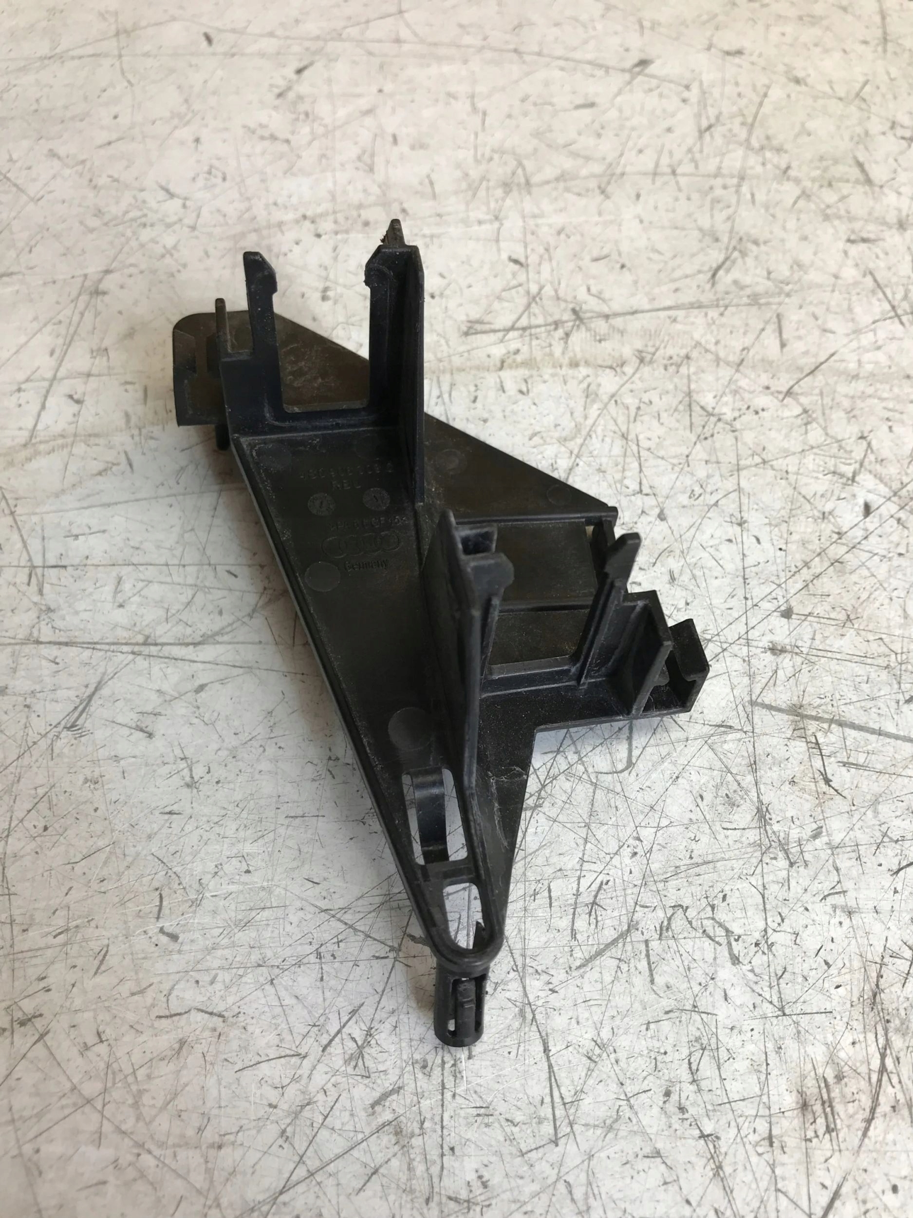 AUDI R8 PLUS 4S Stütze Halter 4S0906303C