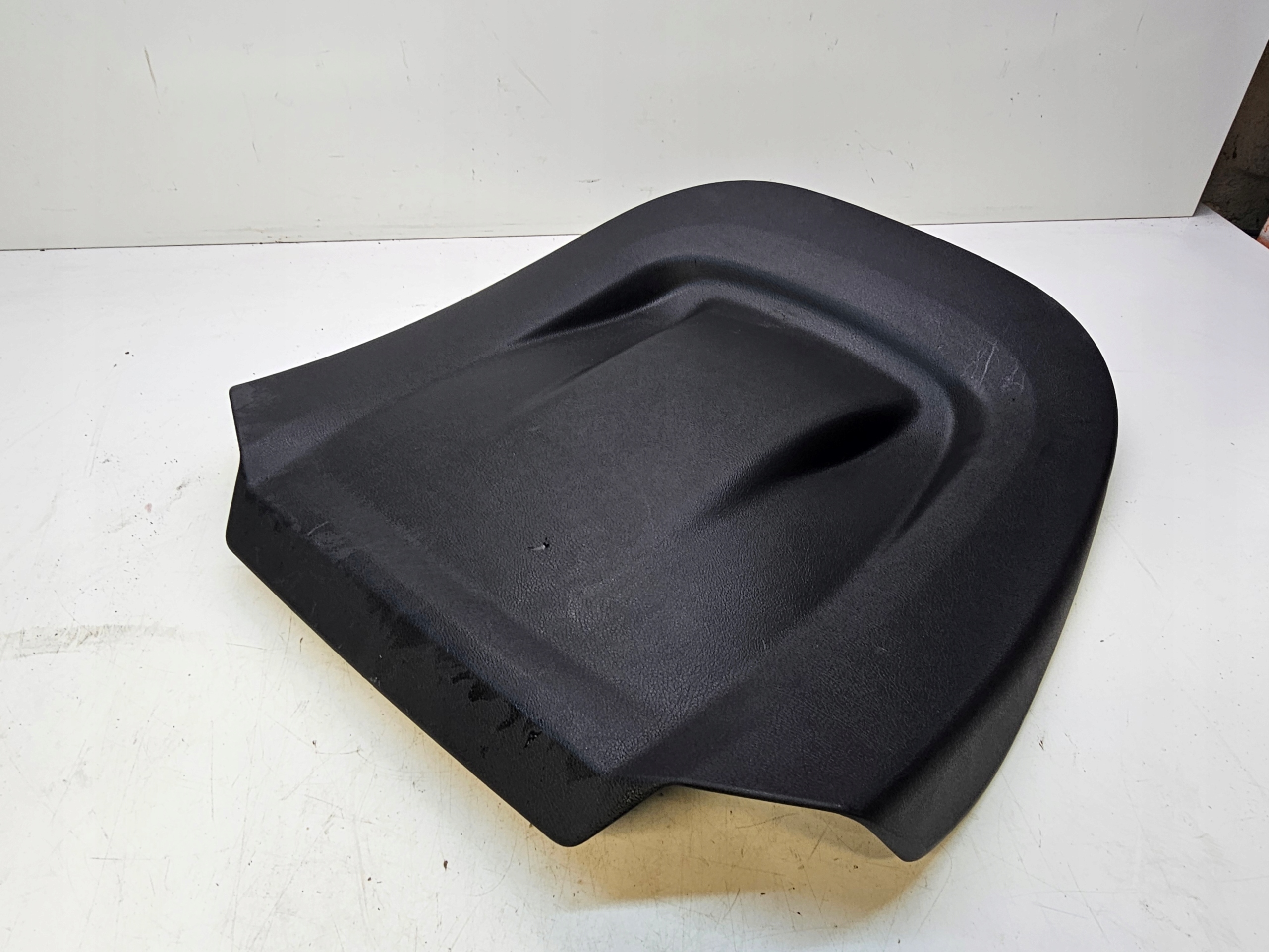 fedél hátso üllés AUDI A4 B9 A5 8W 8W0881969H